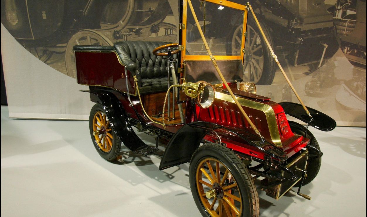 FRANCE - SEPTEMBER 26: Prince Rainier's car collection at the 2002 Paris auto show In Paris, France On September 26, 2002 - 1903. De Dion Bouton (France).