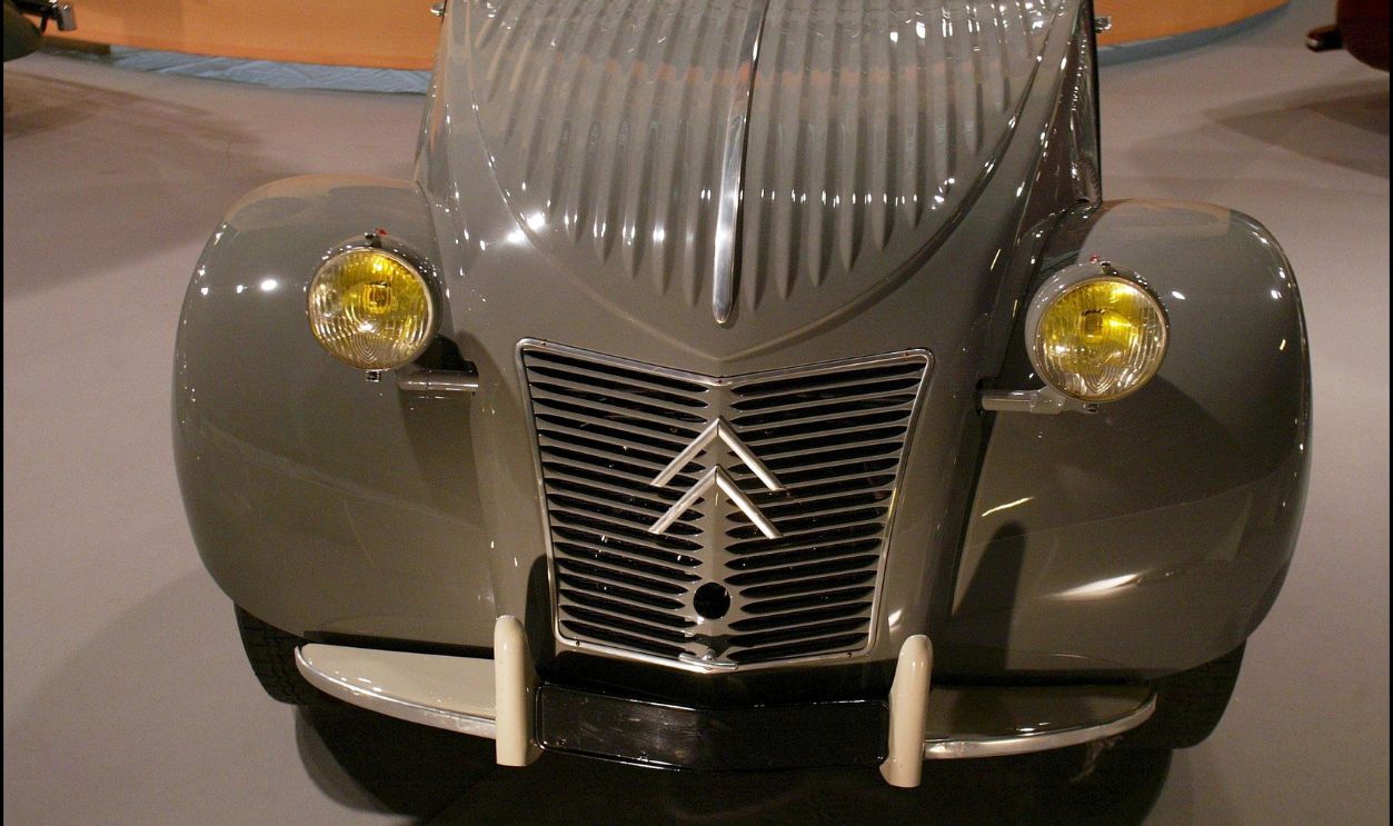 FRANCE - SEPTEMBER 26: Prince Rainier's car collection at the 2002 Paris auto show In Paris, France On September 26, 2002 - Citroen 2CV.
