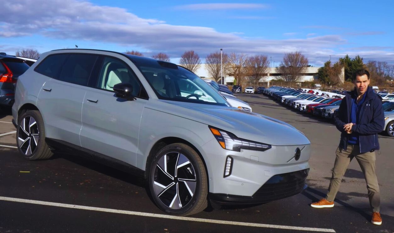 2025 Volvo EX90