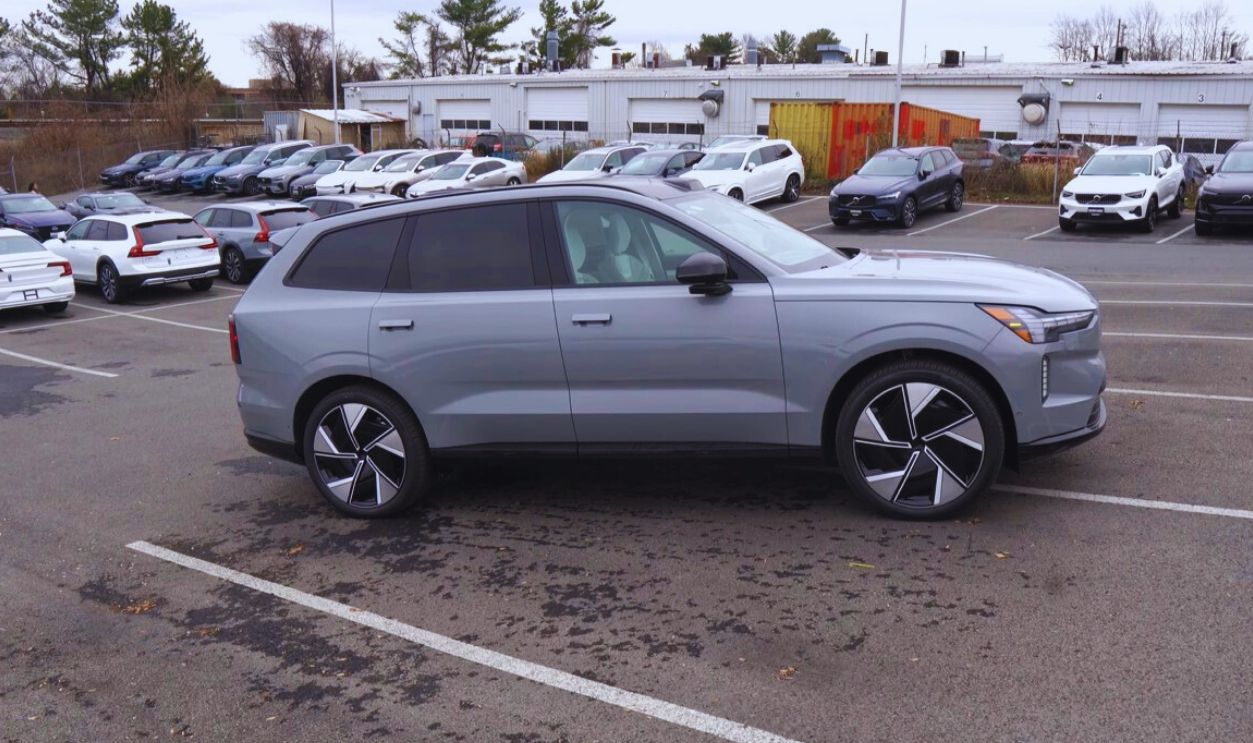 2025 Volvo EX90 
