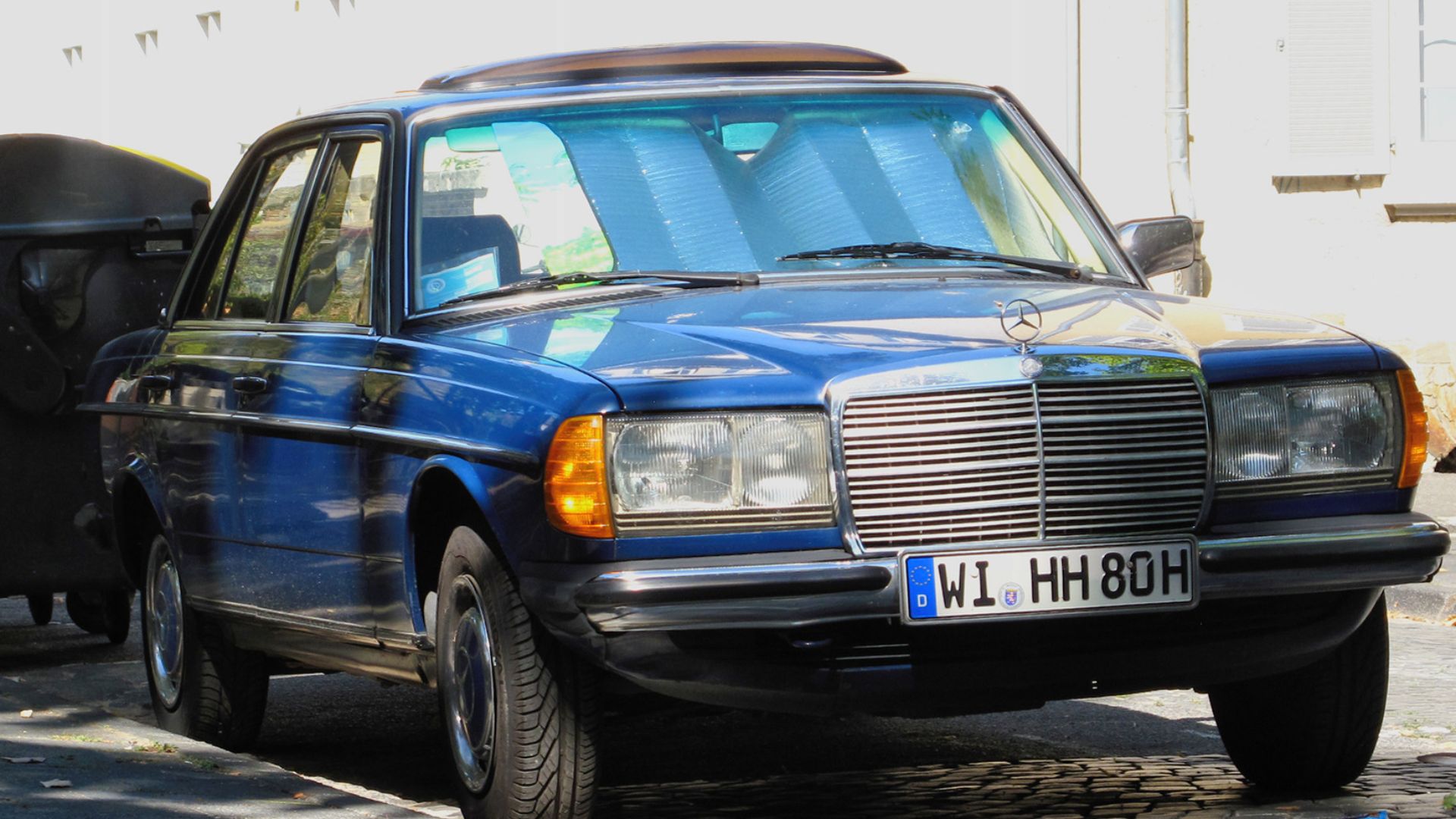 File:1980 Mercedes-Benz W123.jpg