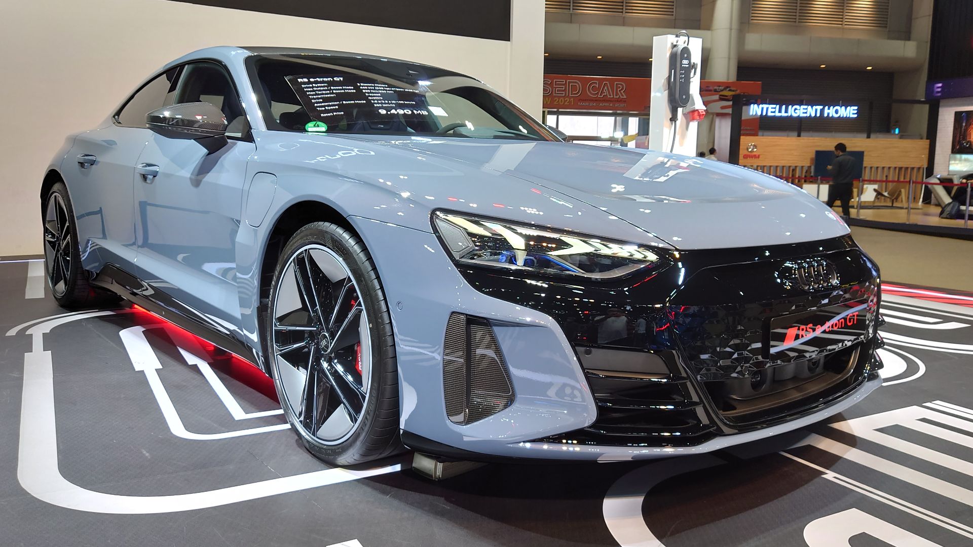 File:Audi RS e-tron GT quattro (front view).jpg