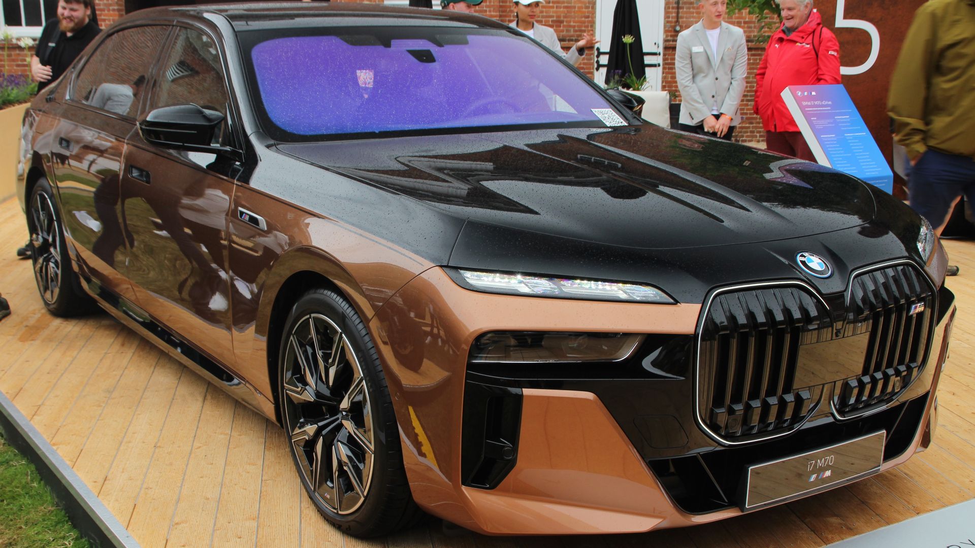 File:2023 BMW i7 M70.jpg