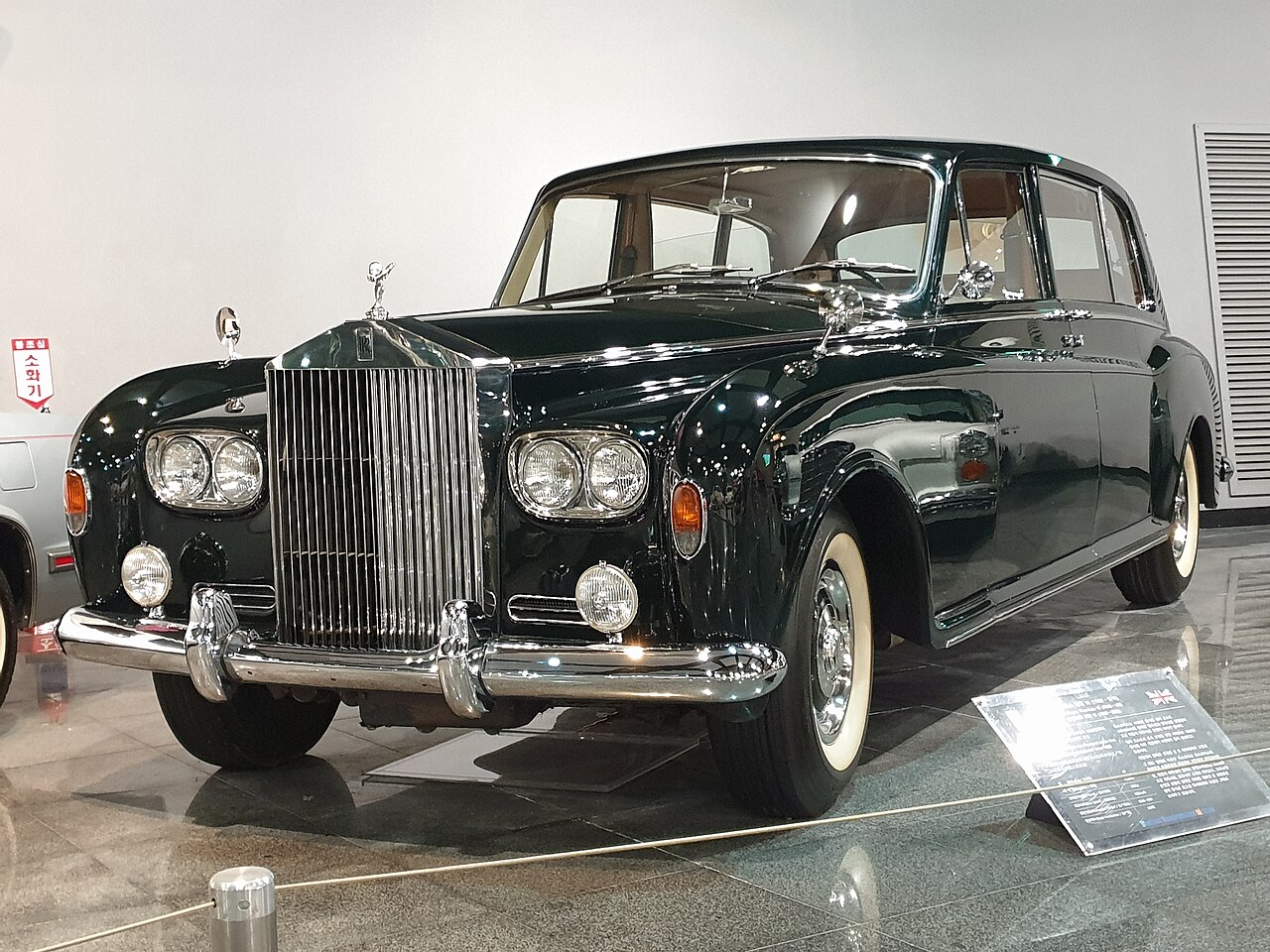 Black 1969 Rolls-Royce Phantom VI sedan.
