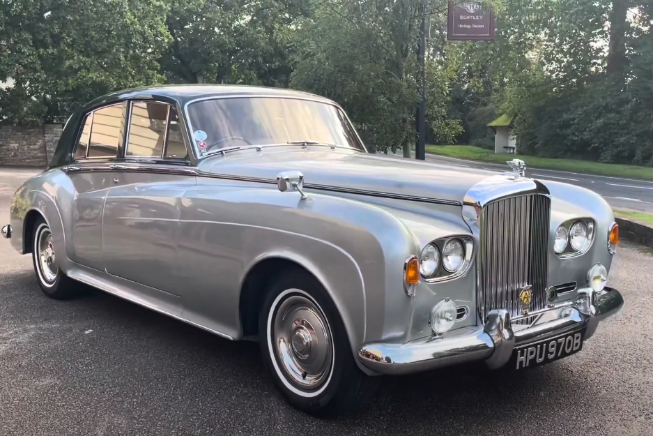 Screenshot of the video Bentley S3 1964 Standard Saloon