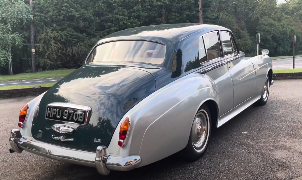 Screenshot of the video Bentley S3 1964 Standard Saloon