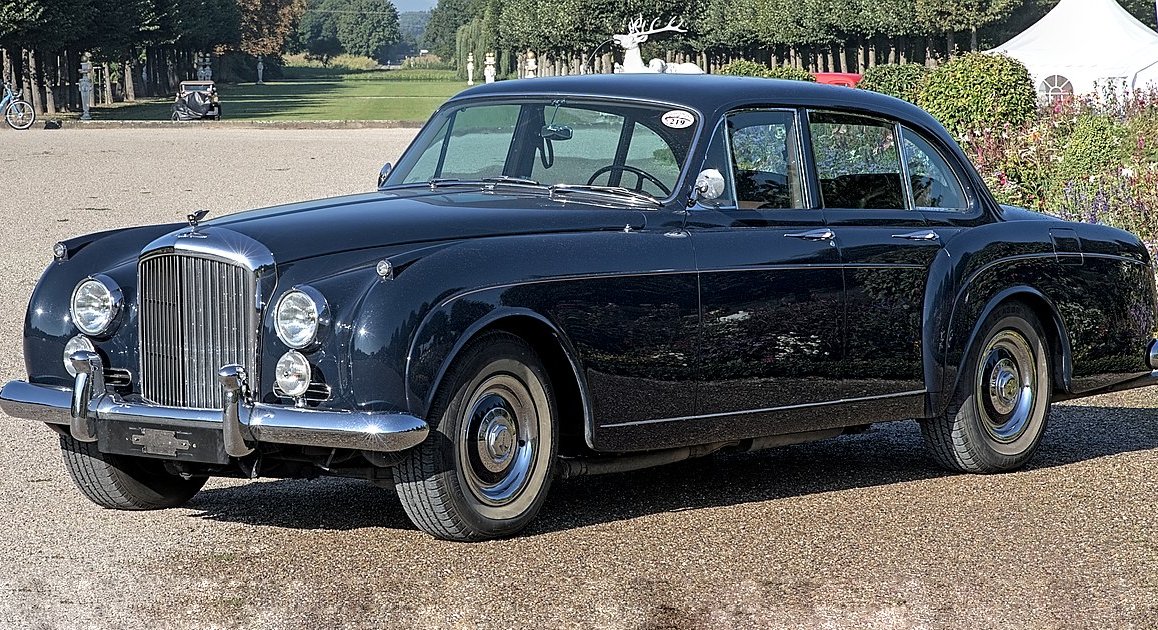 Side view of Bentley S2 Continental