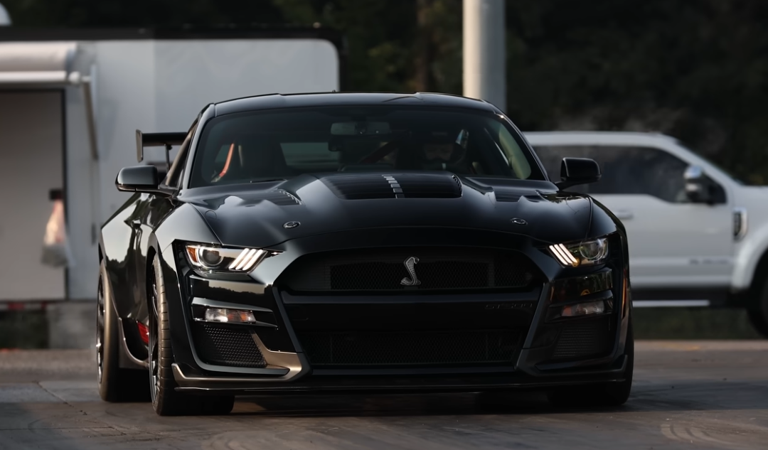 GT500 CODE RED front view