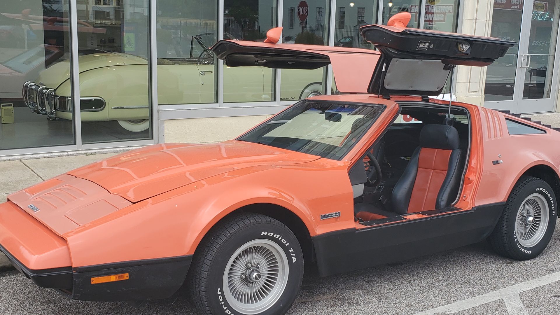 File:Bricklin SV-1 outside Edge Motor Museum.jpg