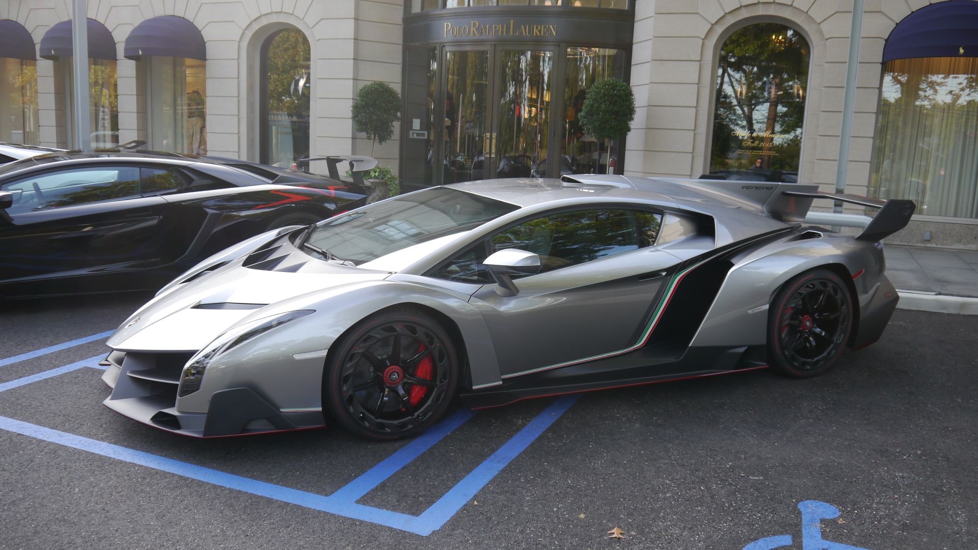 File:Lamborghini Veneno left side.jpg