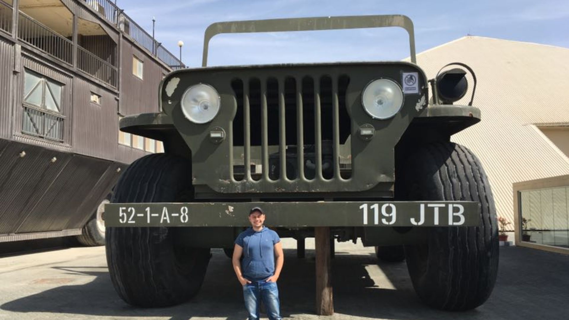 File:A day in car museum Abu Dhabi.jpg