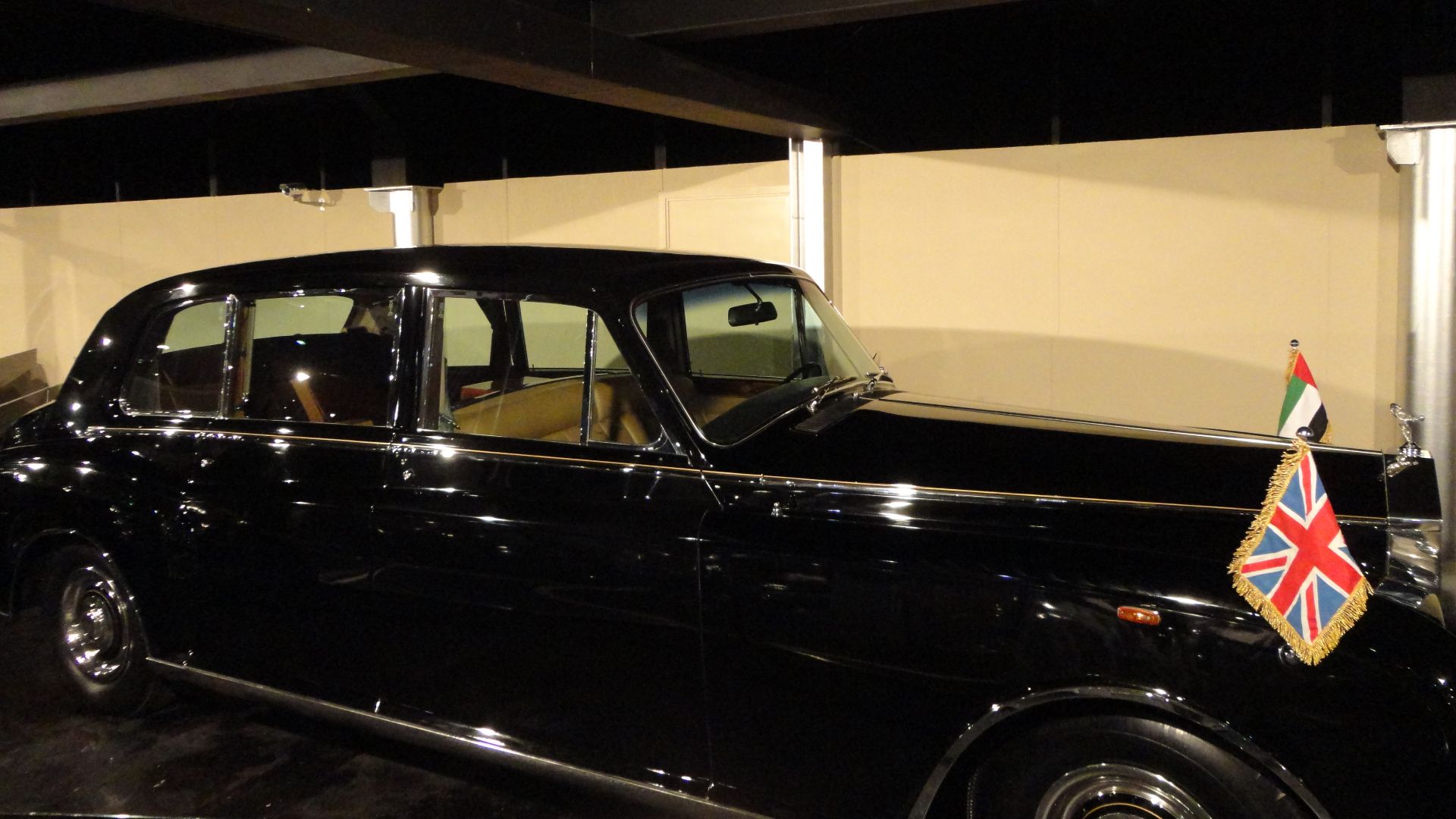 File:Rolls-Royce Phantom in Emirates National Auto Museum.jpg