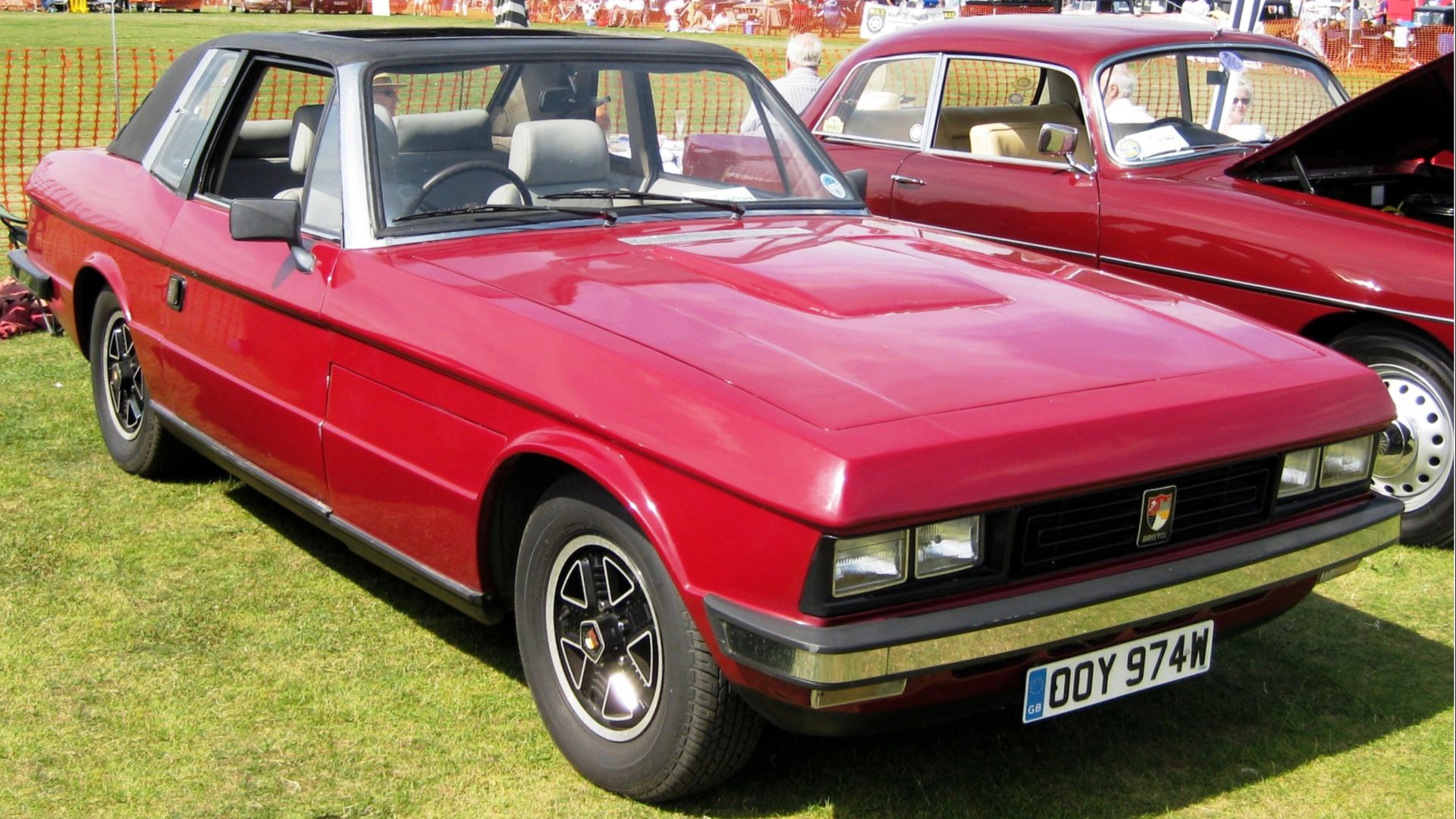 File:Bristol 412 ca 1980 near Bury St Eds.JPG
