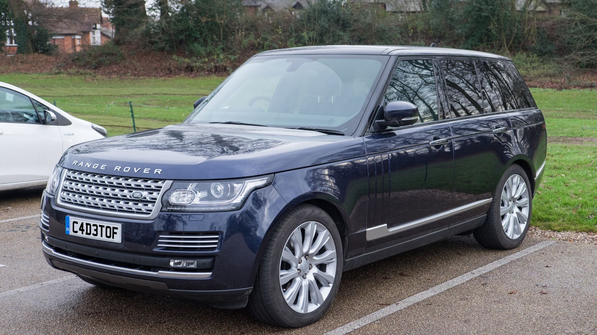 File:Land Rover Range Rover Autobiography 2016.jpg