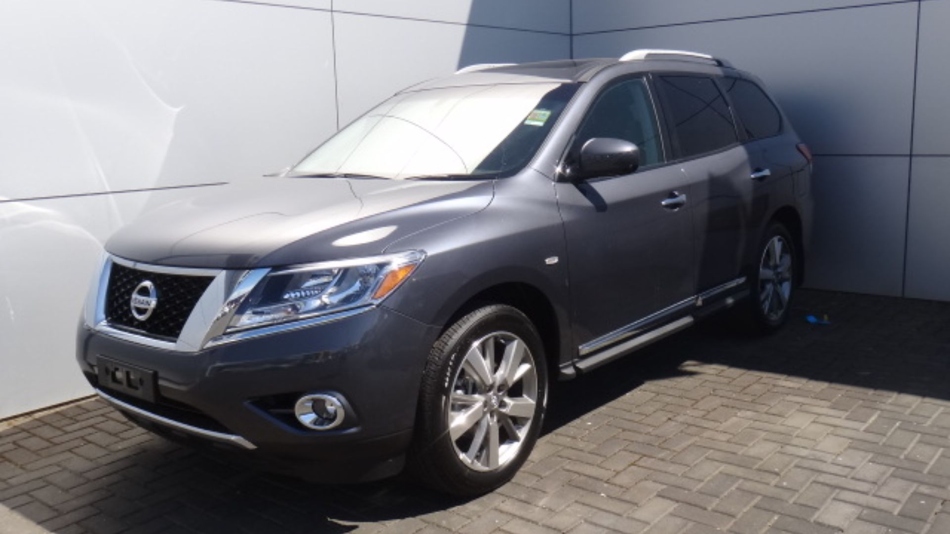 File:2013 Nissan Pathfinder Ti (10436921806).jpg