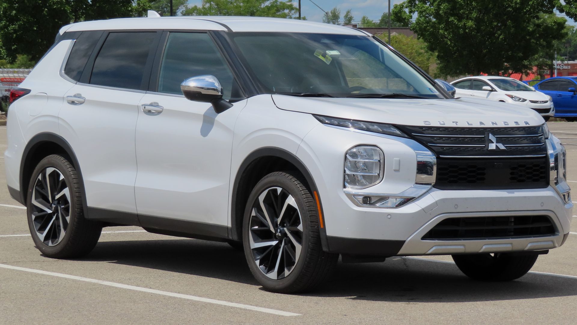 File:2022 Mitsubishi Outlander SE S-AWC, 07-29-2022.jpg