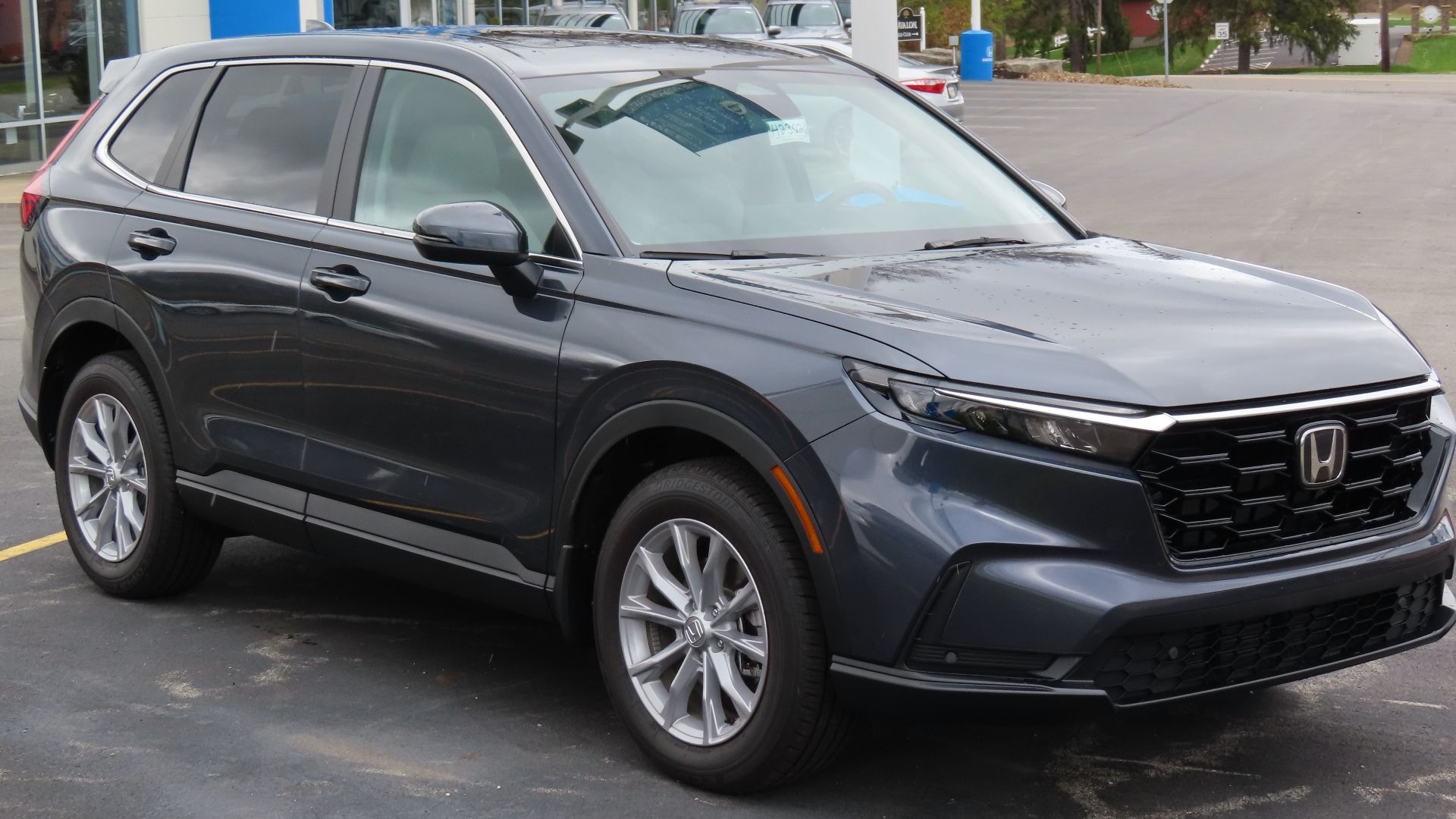 File:2023 Honda CR-V EX-L AWD, front right.jpg