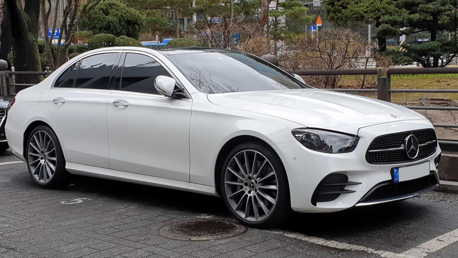 File:Mercedes-Benz W213 E 350 4 matic AMG Line white (cropped).jpg