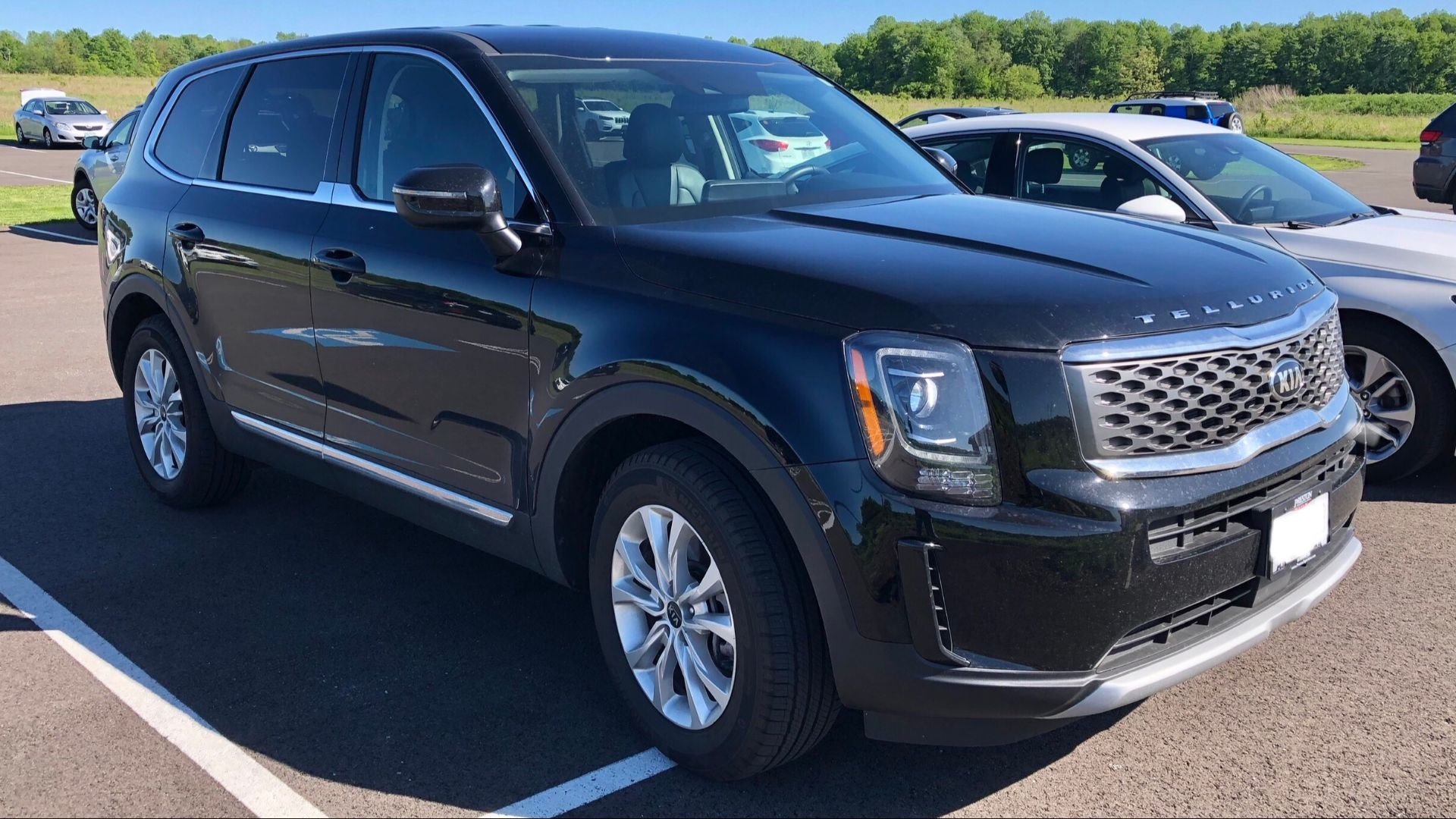 File:2020 Kia Telluride LX V6 AWD.jpg