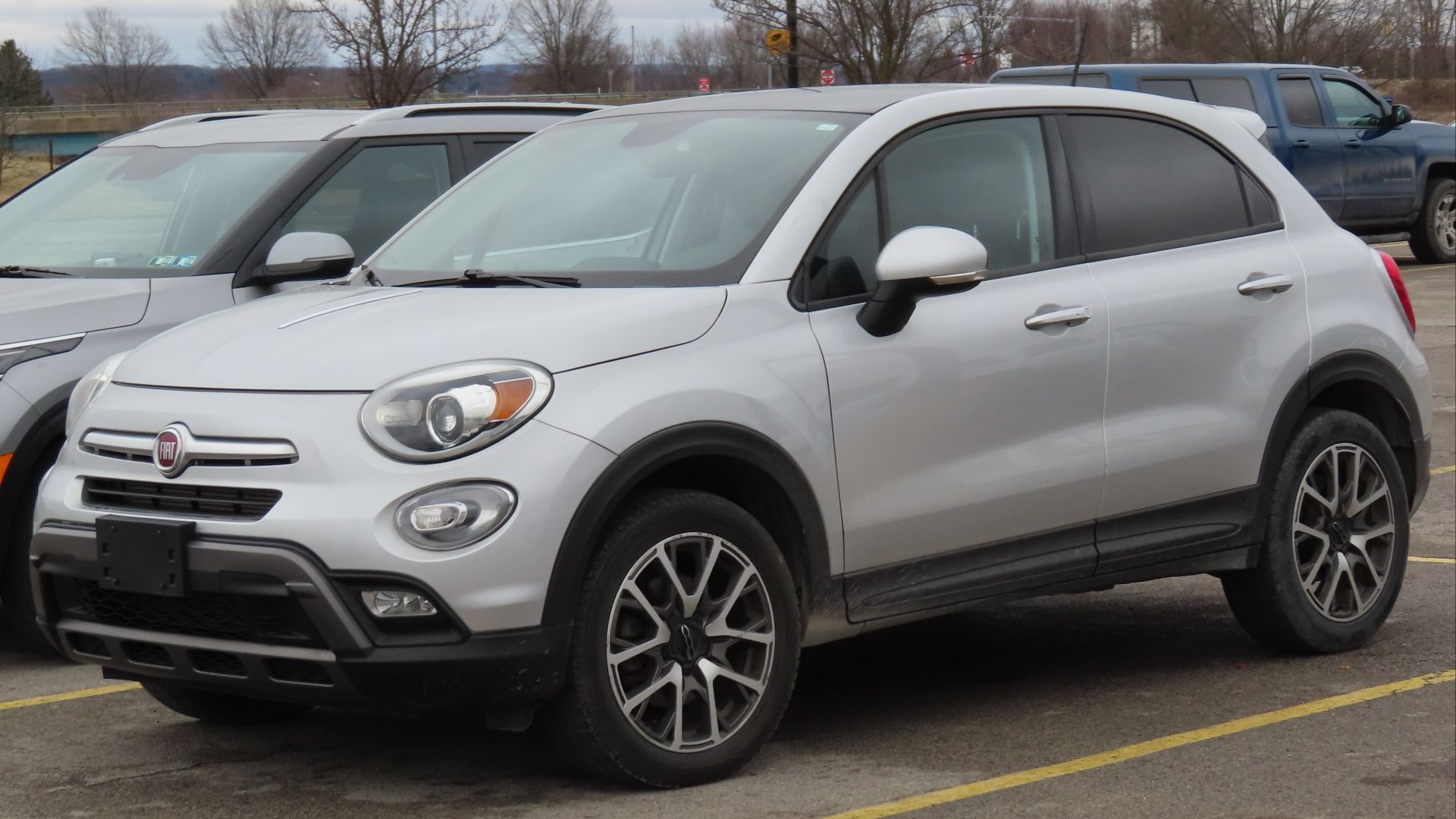 File:2017 FIAT 500X Trekking AWD, front left, 02-17-2023.jpg