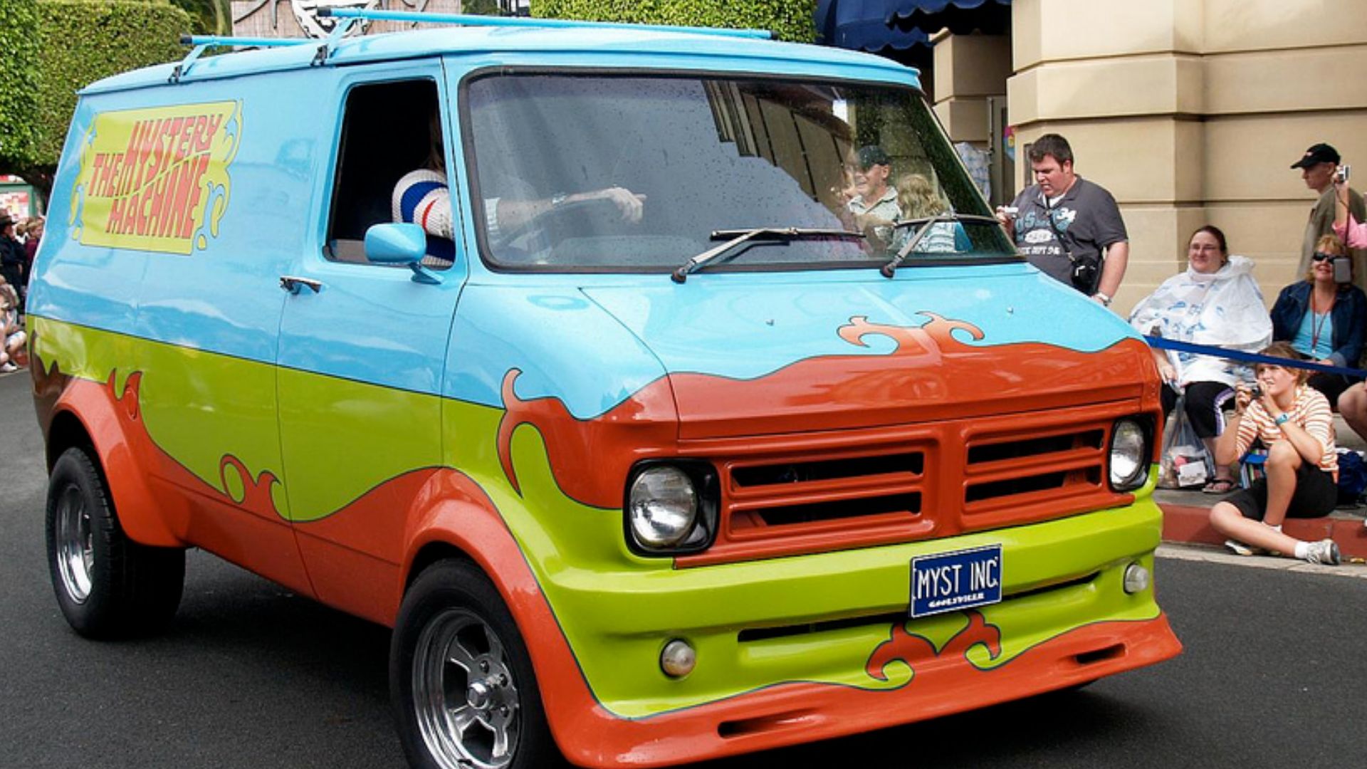 File:Mystery Machine - Movie World Parade.jpg