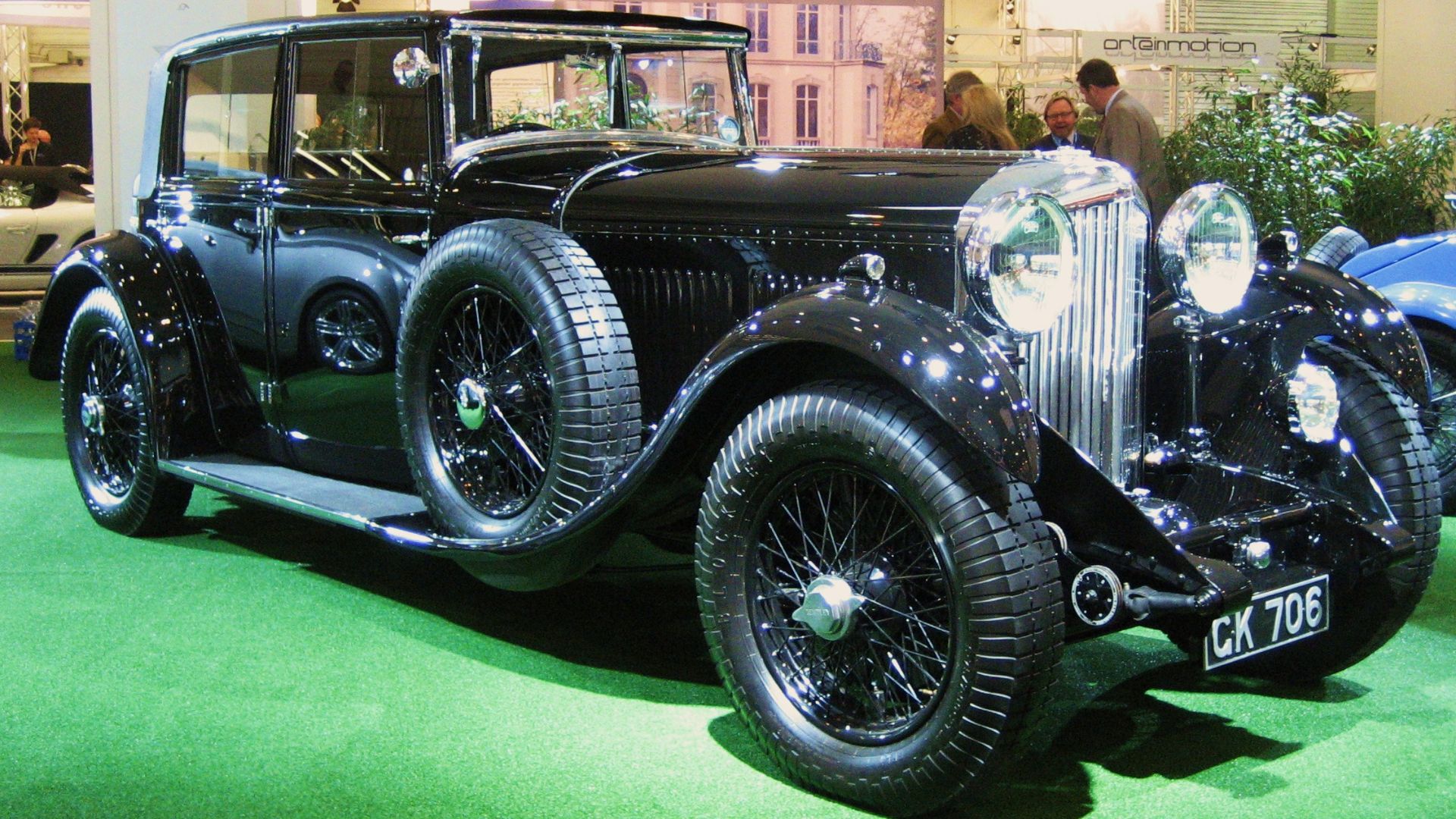 File:Bentley 8-Litre Weymann saloon by Mulliner 5577867444.jpg