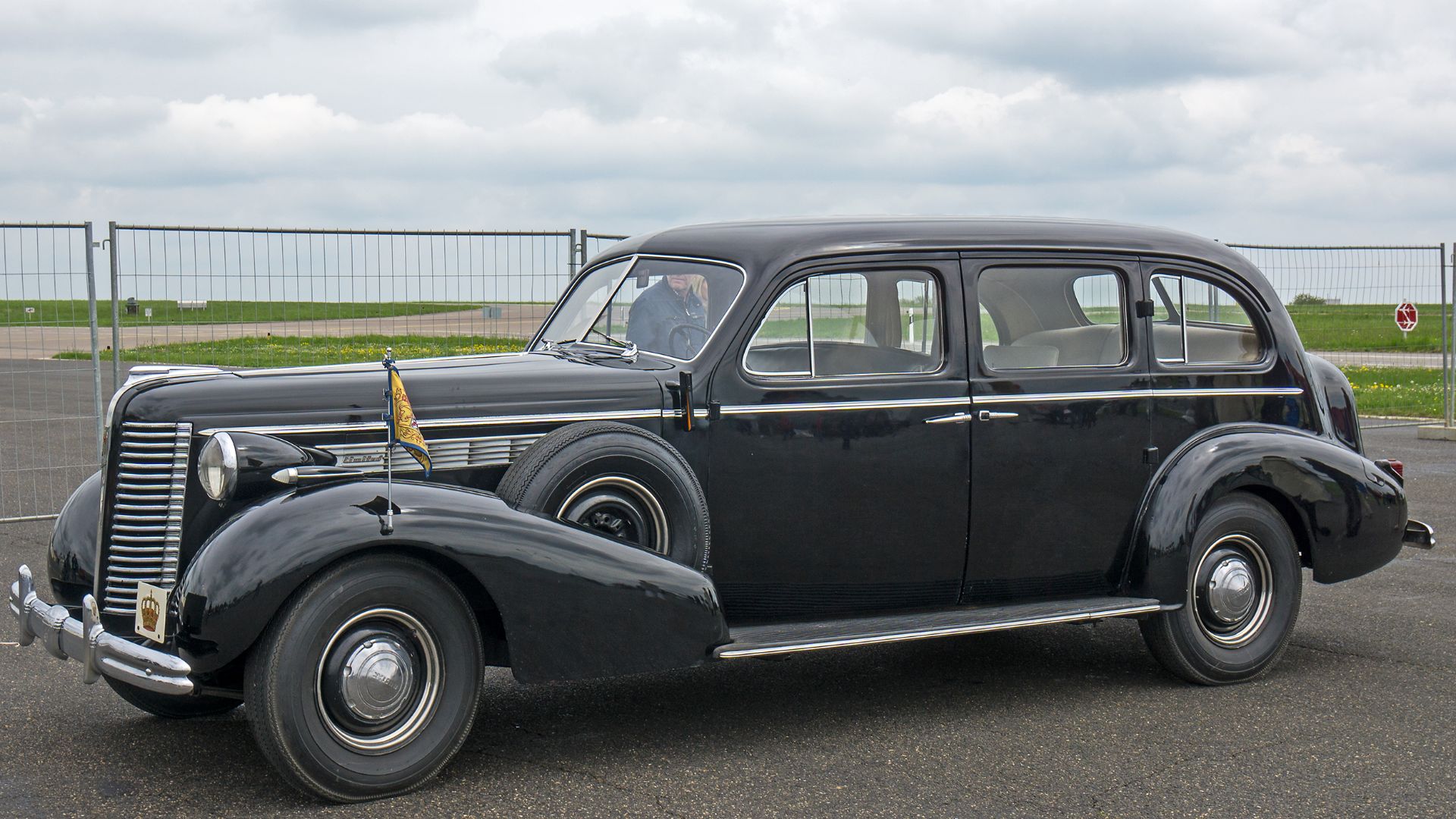 File:1938 Buick 8-90 Limited 01.jpg