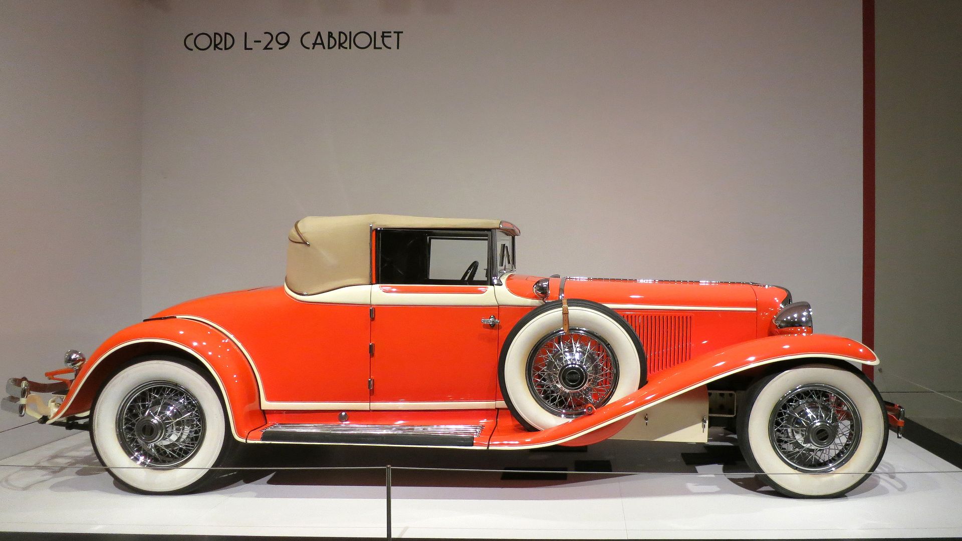 File:Cord L-29 Cabriolet side.jpg