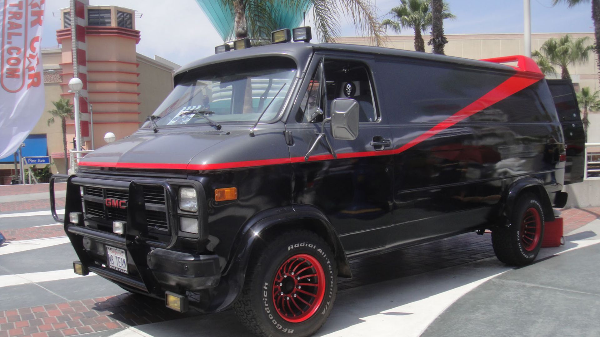 File:Long Beach Comic Expo 2012 - A-Team van (7186650356).jpg