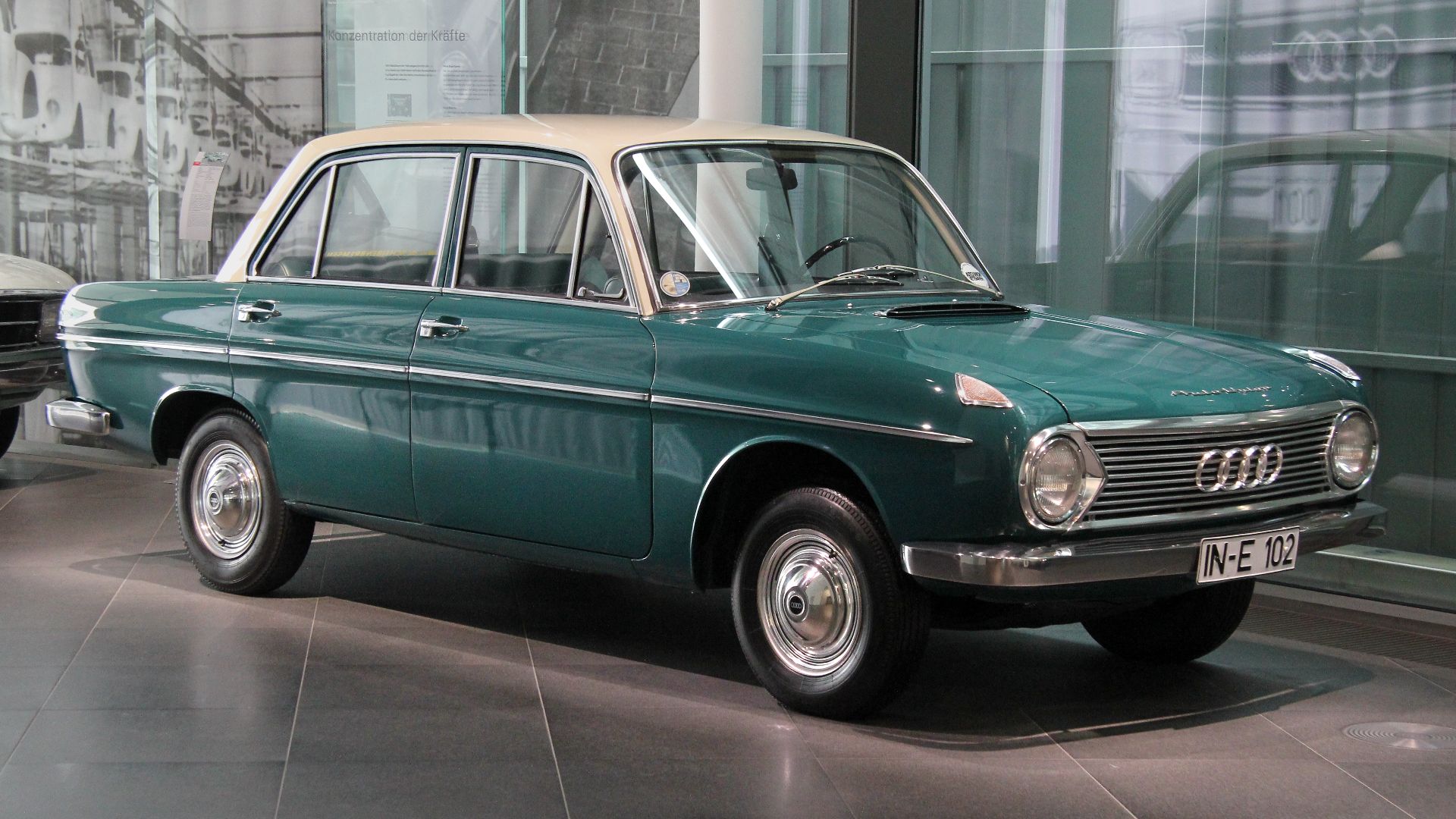 File:DKW F 102 (museum mobile 2013-09-03).JPG