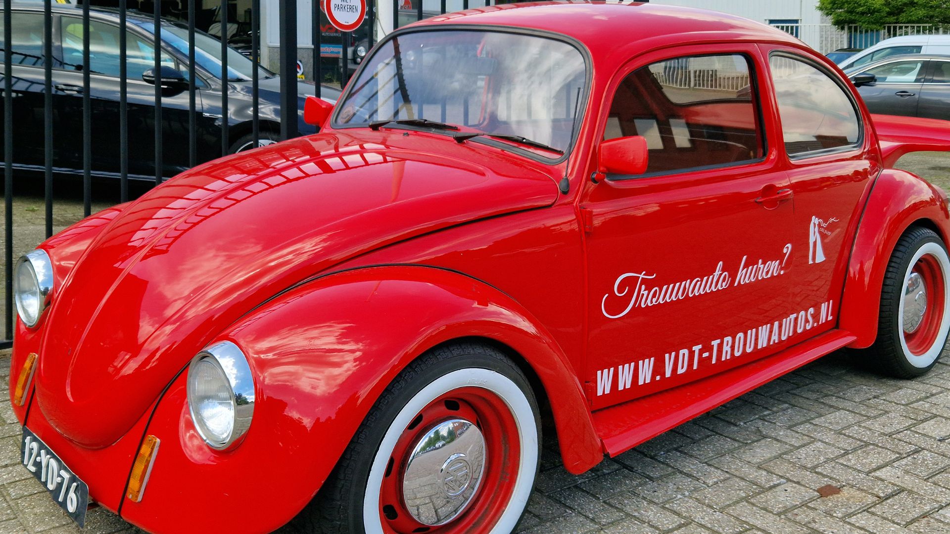 File:Red Volkswagen Beetle three-quarter front view.jpg