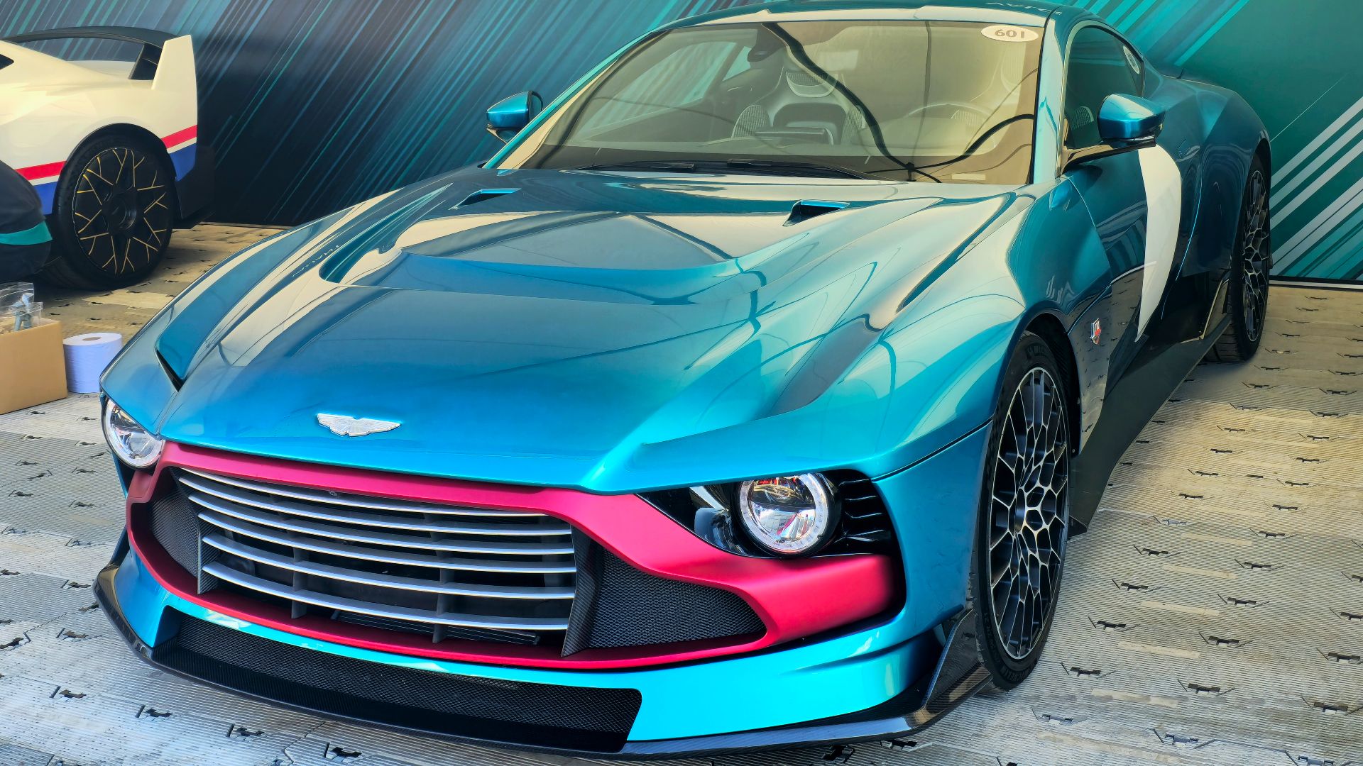 File:Aston Martin Valour.jpg