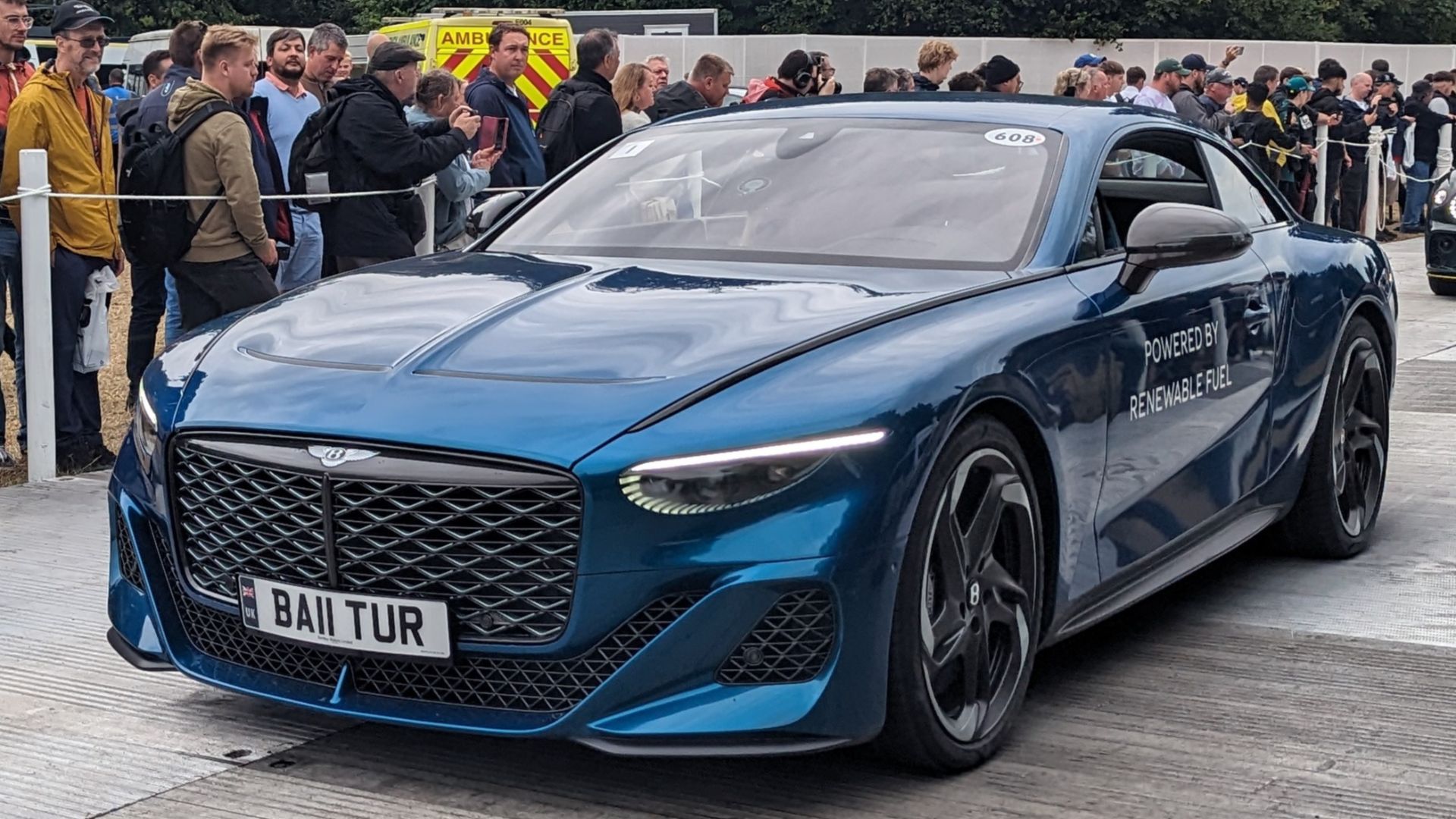 File:2022 Bentley Batur 1.jpg