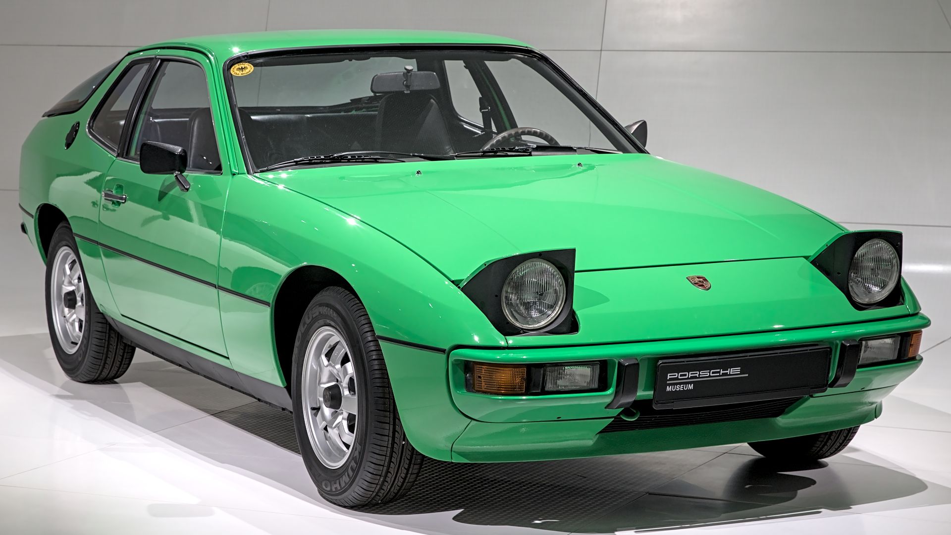 File:Porsche 924 in the Porsche-Museum (2009) 1X7A0347.jpg