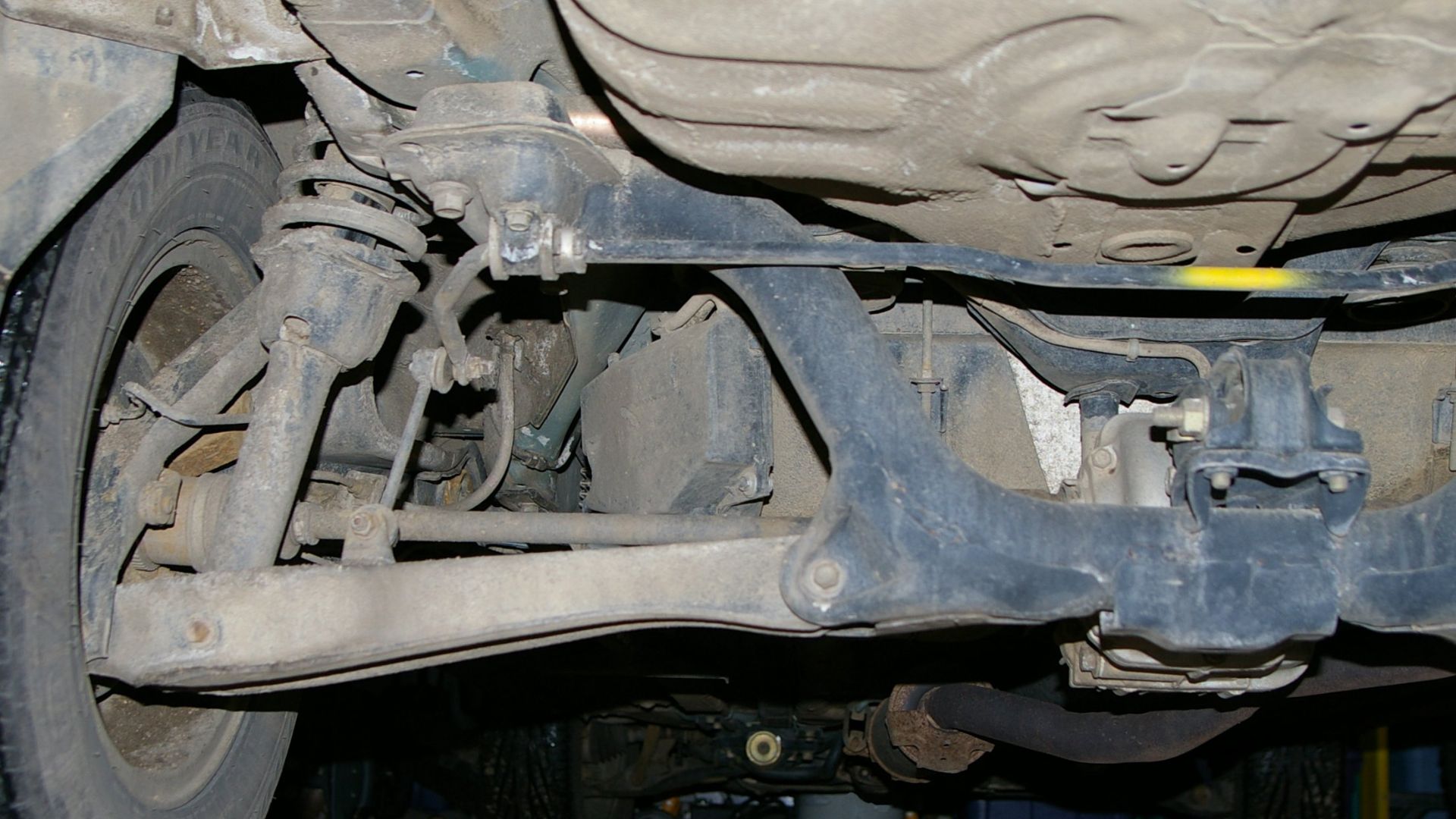 File:Independent rear suspension AWD.jpg