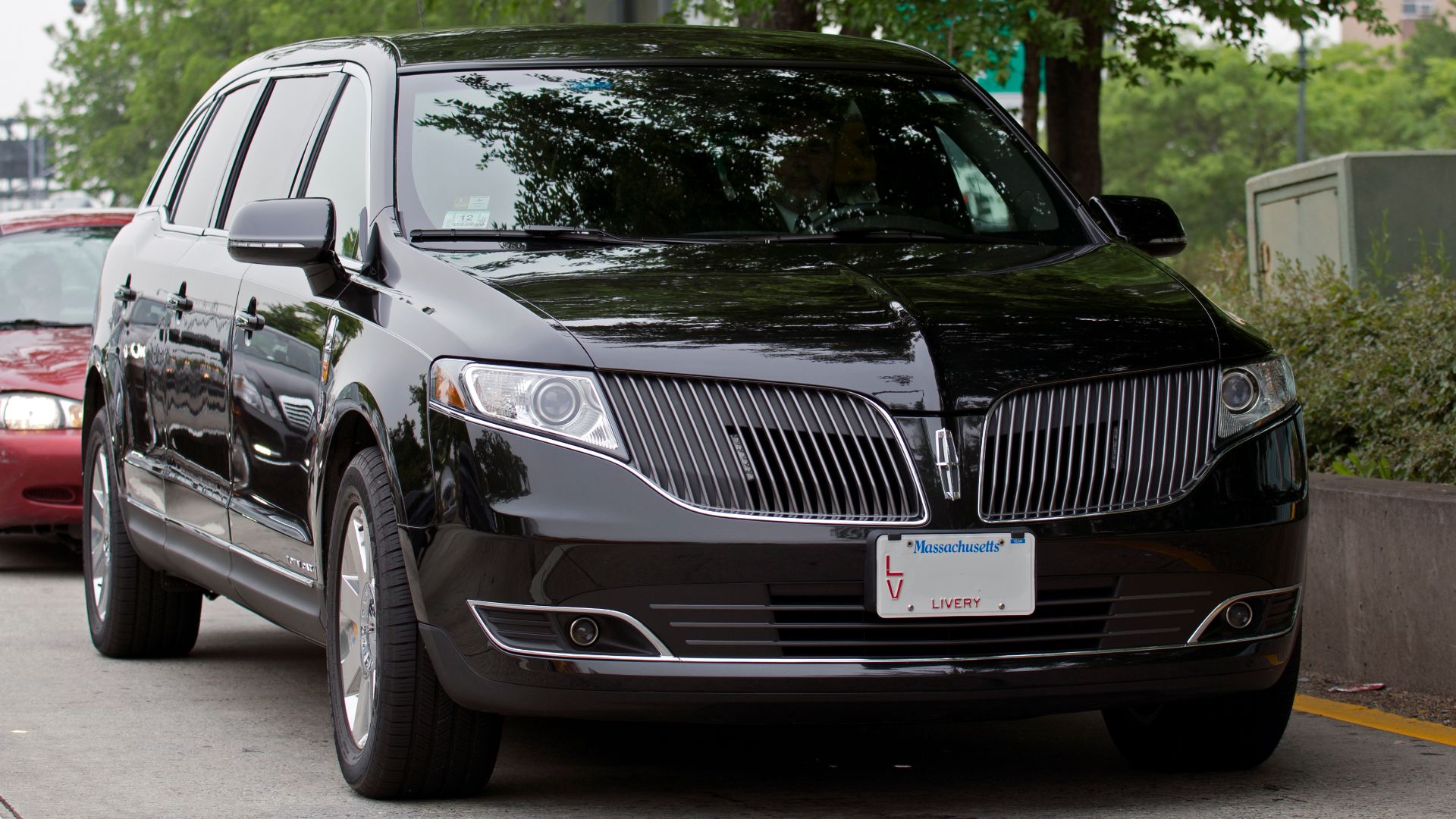 File:Lincoln Mk T Town Car limousine.jpg