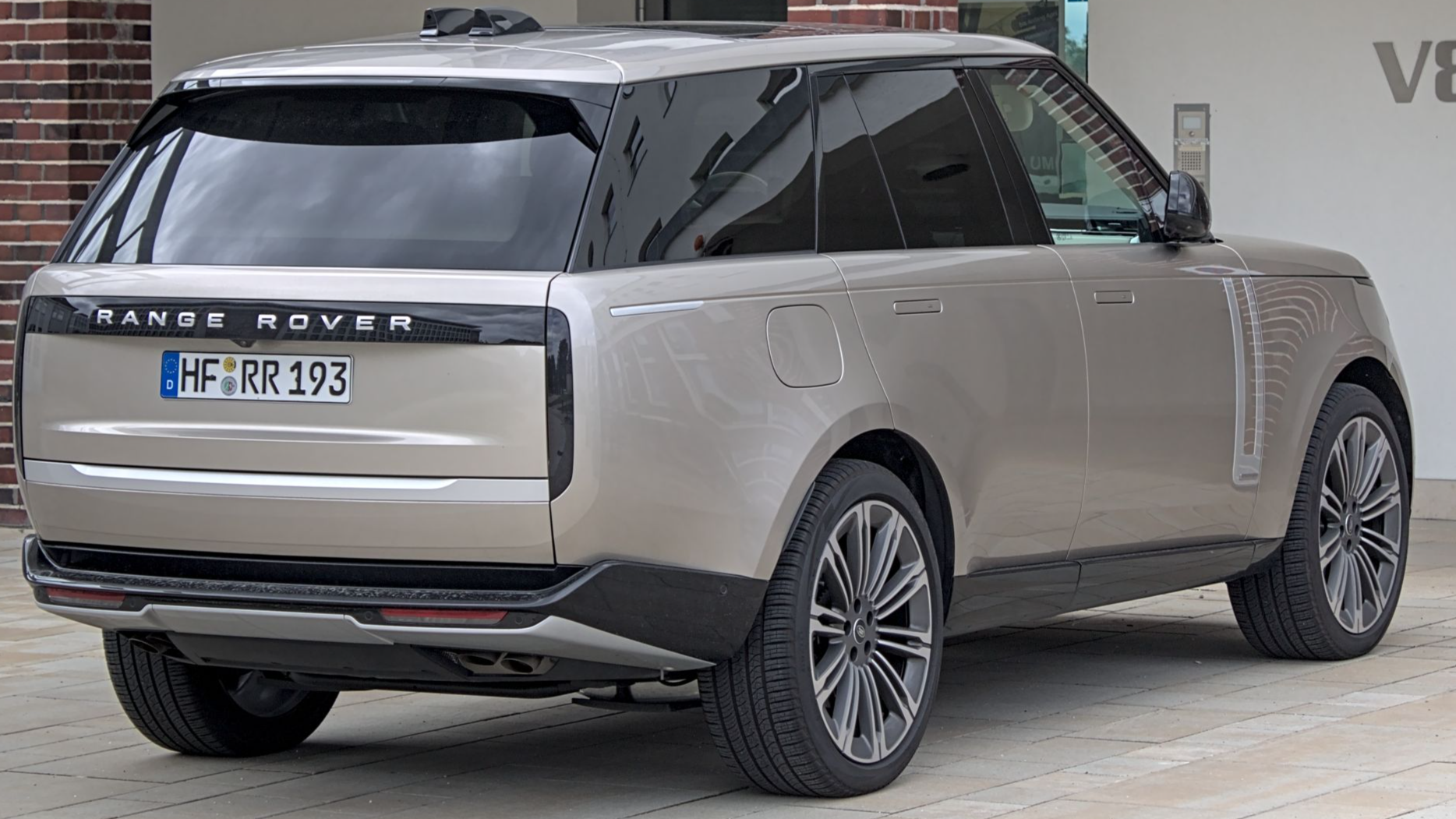 File:Land Rover Range Rover (5th generation) IMG 9077.jpg