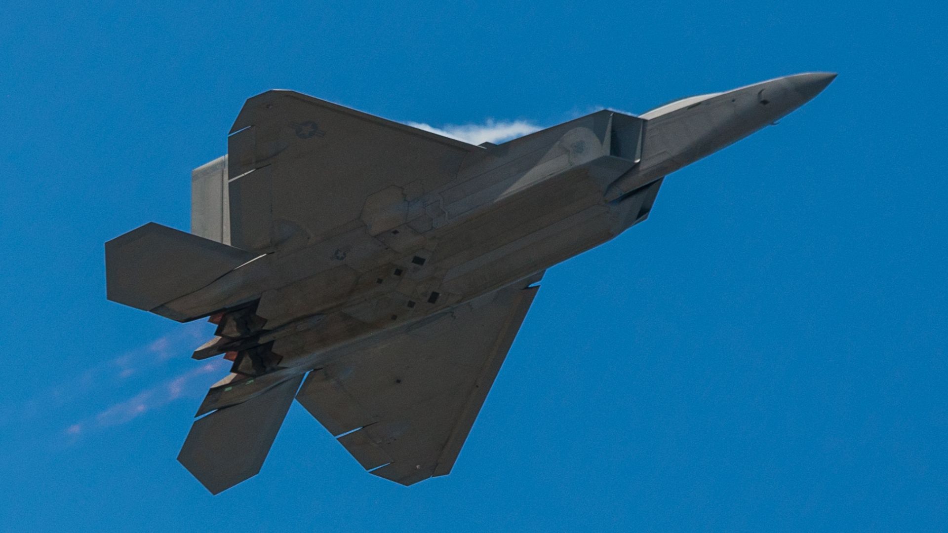 File:F-22 Raptor with a high speed takeoff (7674470134).jpg