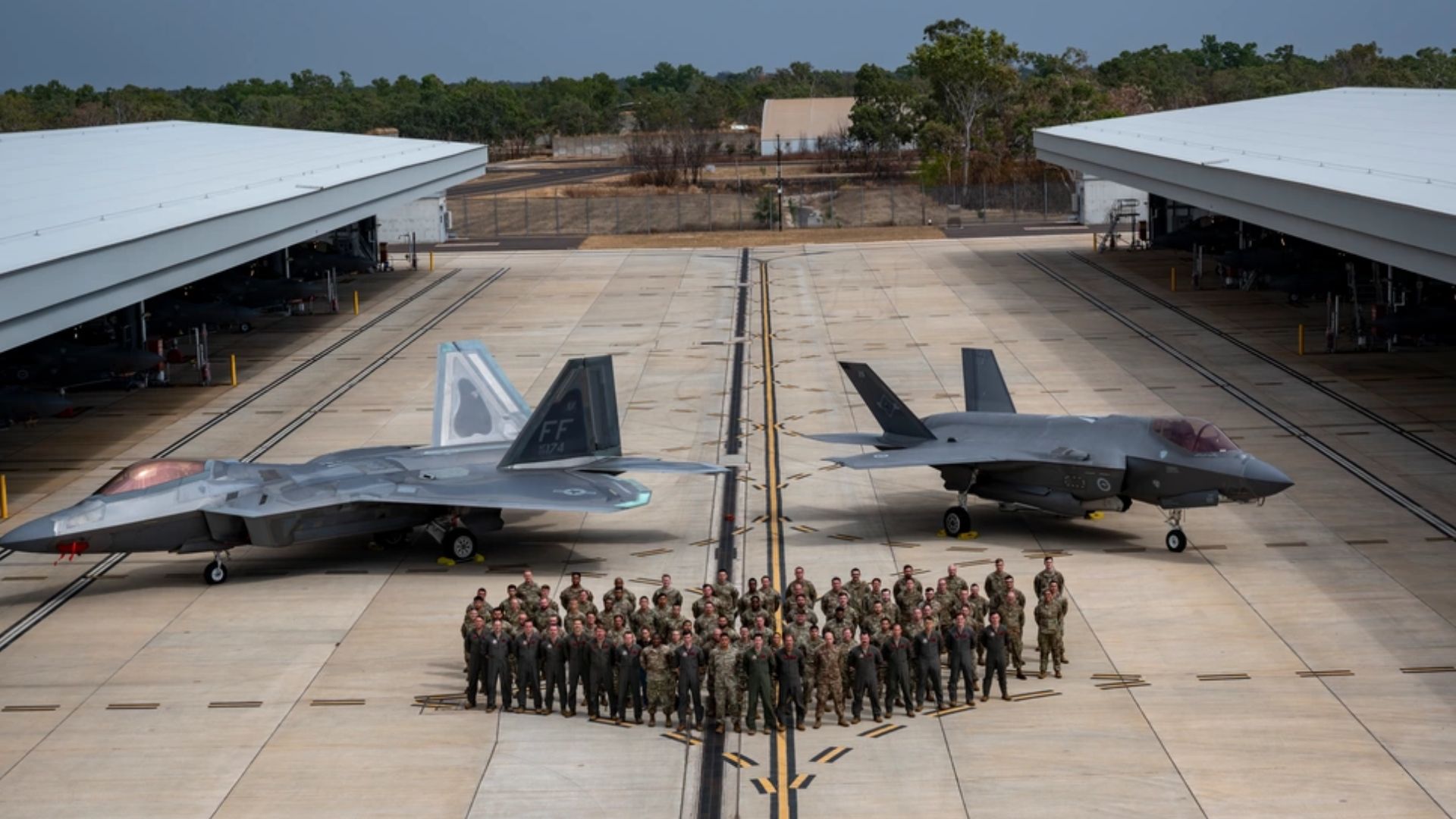 File:USAF and RAAF showcasing F-22 and F-35.webp