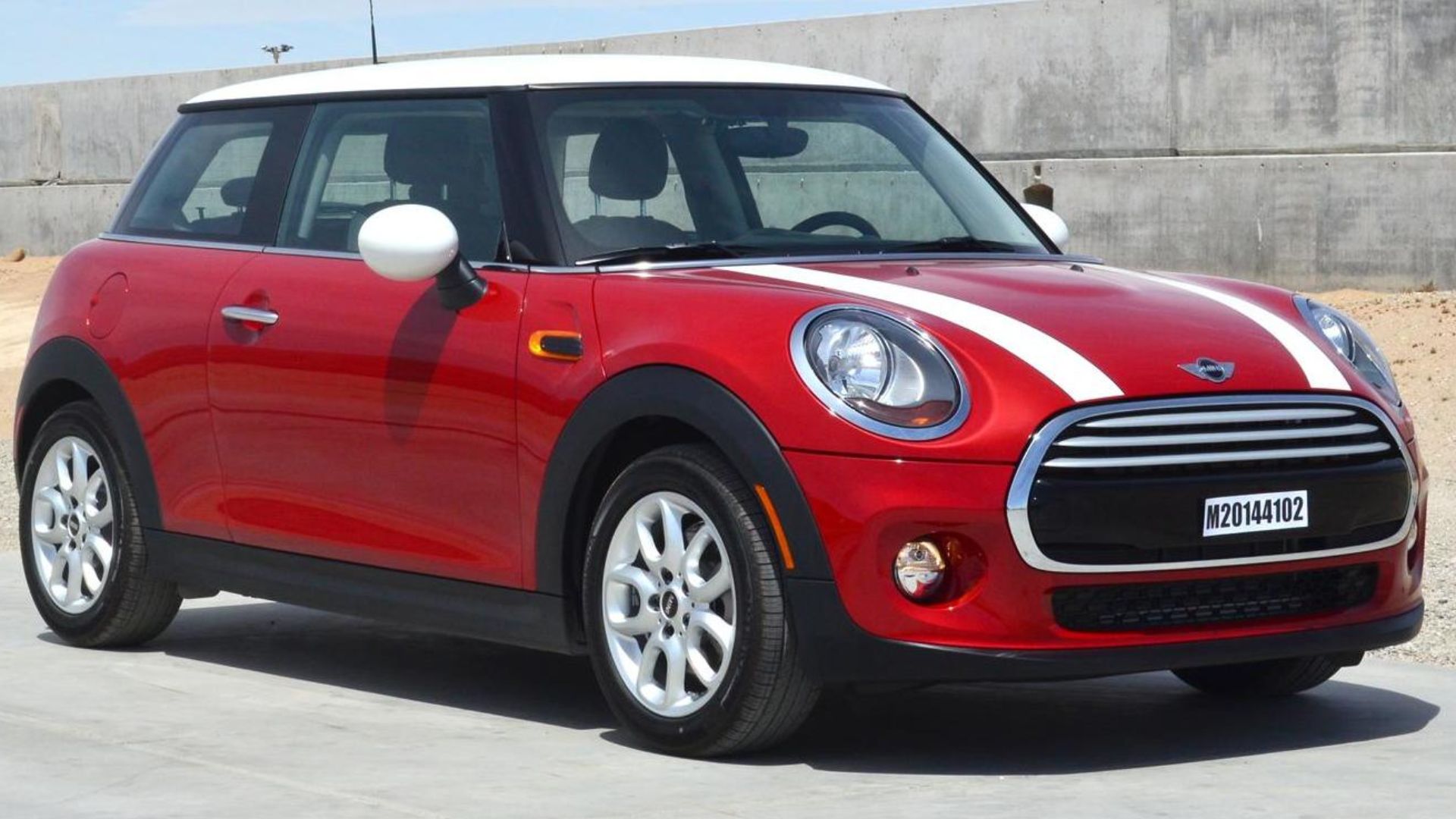 File:2014 MINI Cooper Hardtop -- NHTSA test 8883 - front.jpg