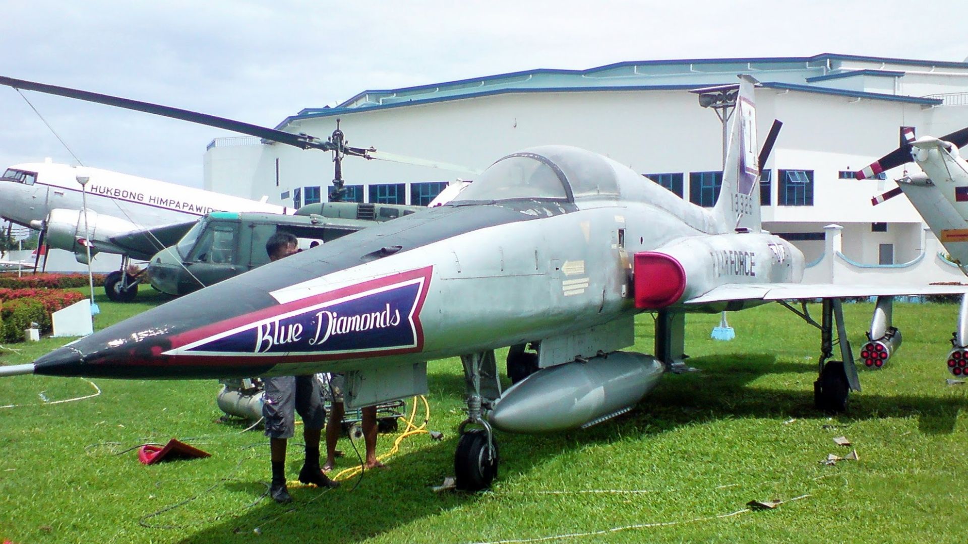 File:Philippine Air Force F-5 Freedom Fighter - Front-Left Side View.jpg