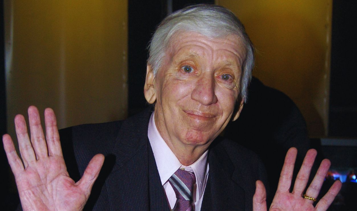 Gettyimages - 	179827753, 2004 TV Land Awards Airing March 17, 2004 - Backstage/Audience Bob Denver during 2004 TV Land Awards Airing March 17, 2004 - Backstage/Audience at The Pallidium in Hollywood, California, United States.