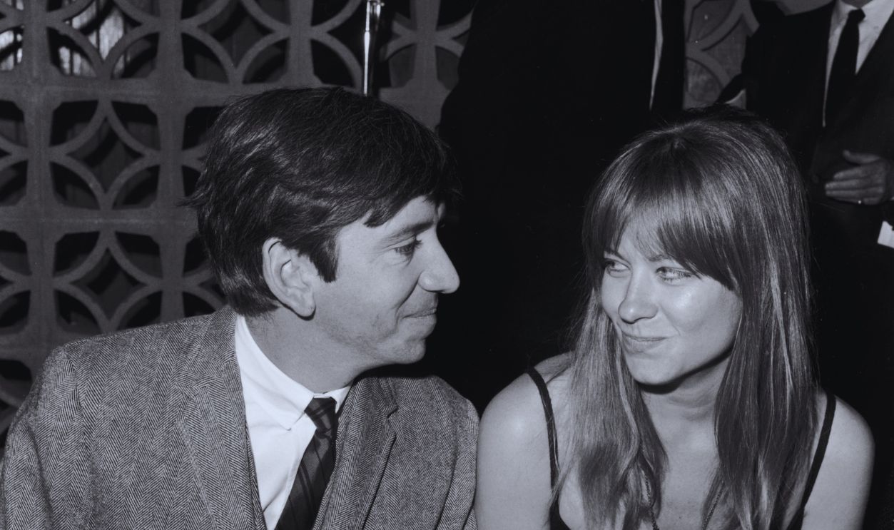 Gettyimages - 3203182, Mr And Mrs Bob Denver October 1966: American actor Bob Denver and his wife, Maggie Ryan, smile at each other during the Spotlighters Teen Awards dinner.
