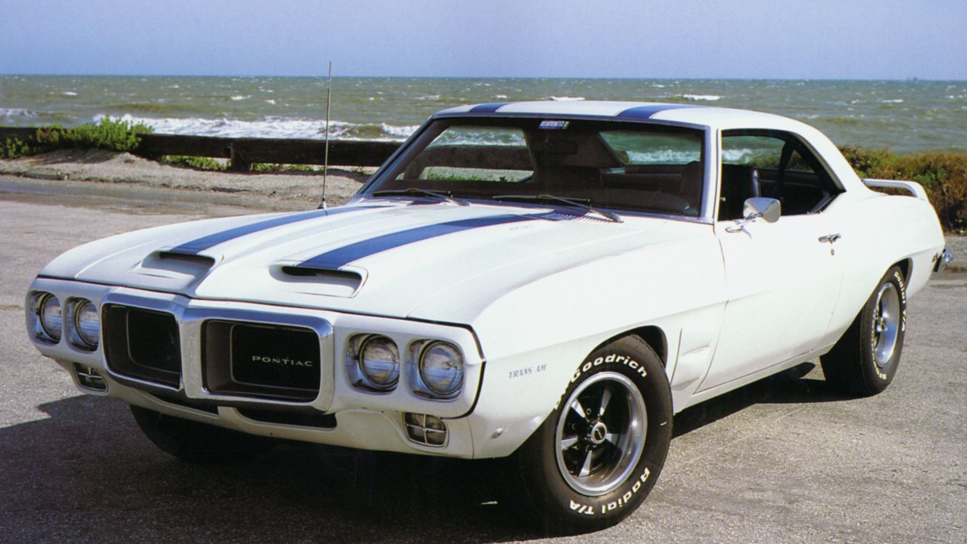 File:1969 Pontiac Firebird Trans Am Polar White Frt Qtr.jpg