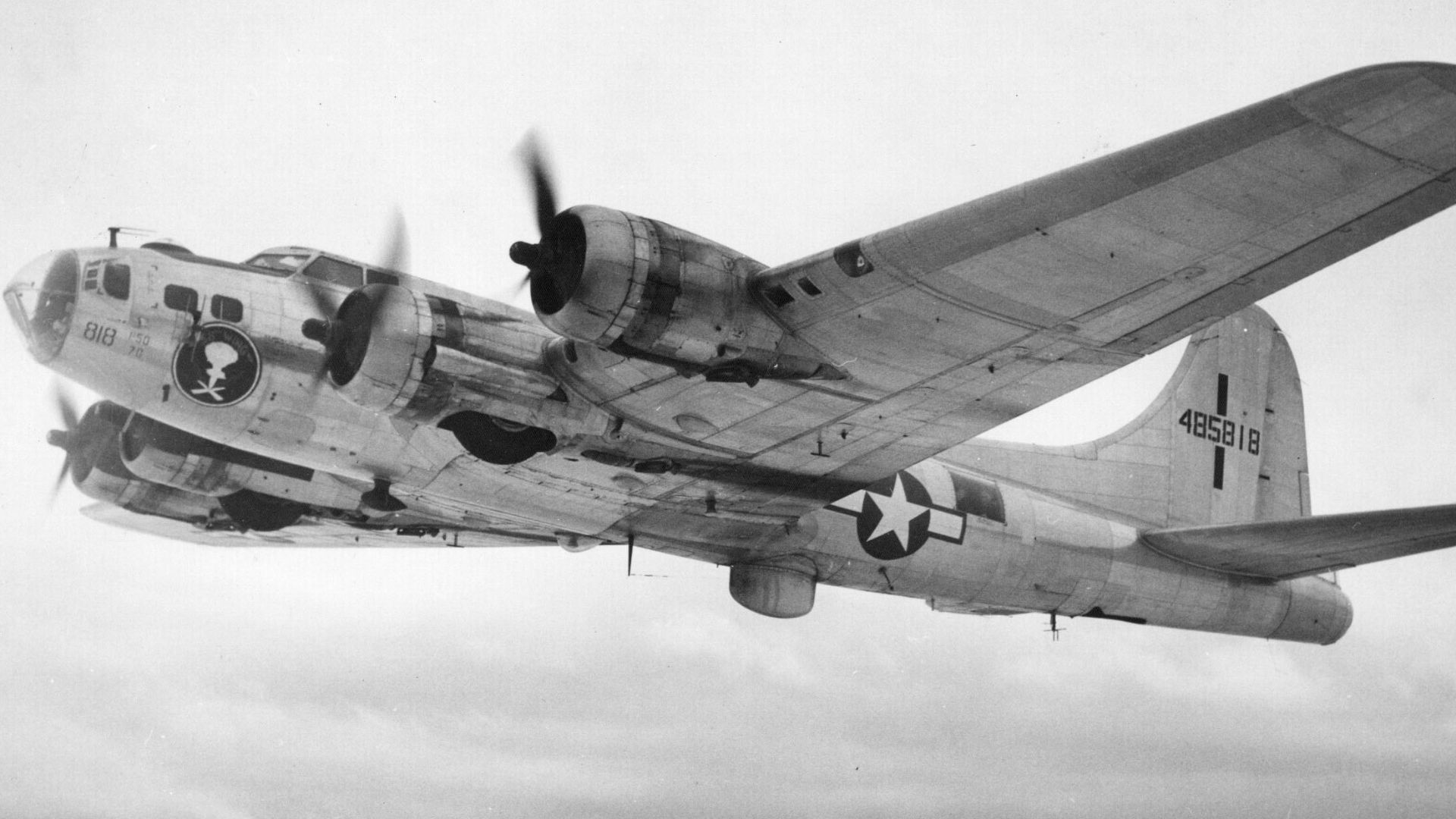 File:B-17 bw left inflight.jpg