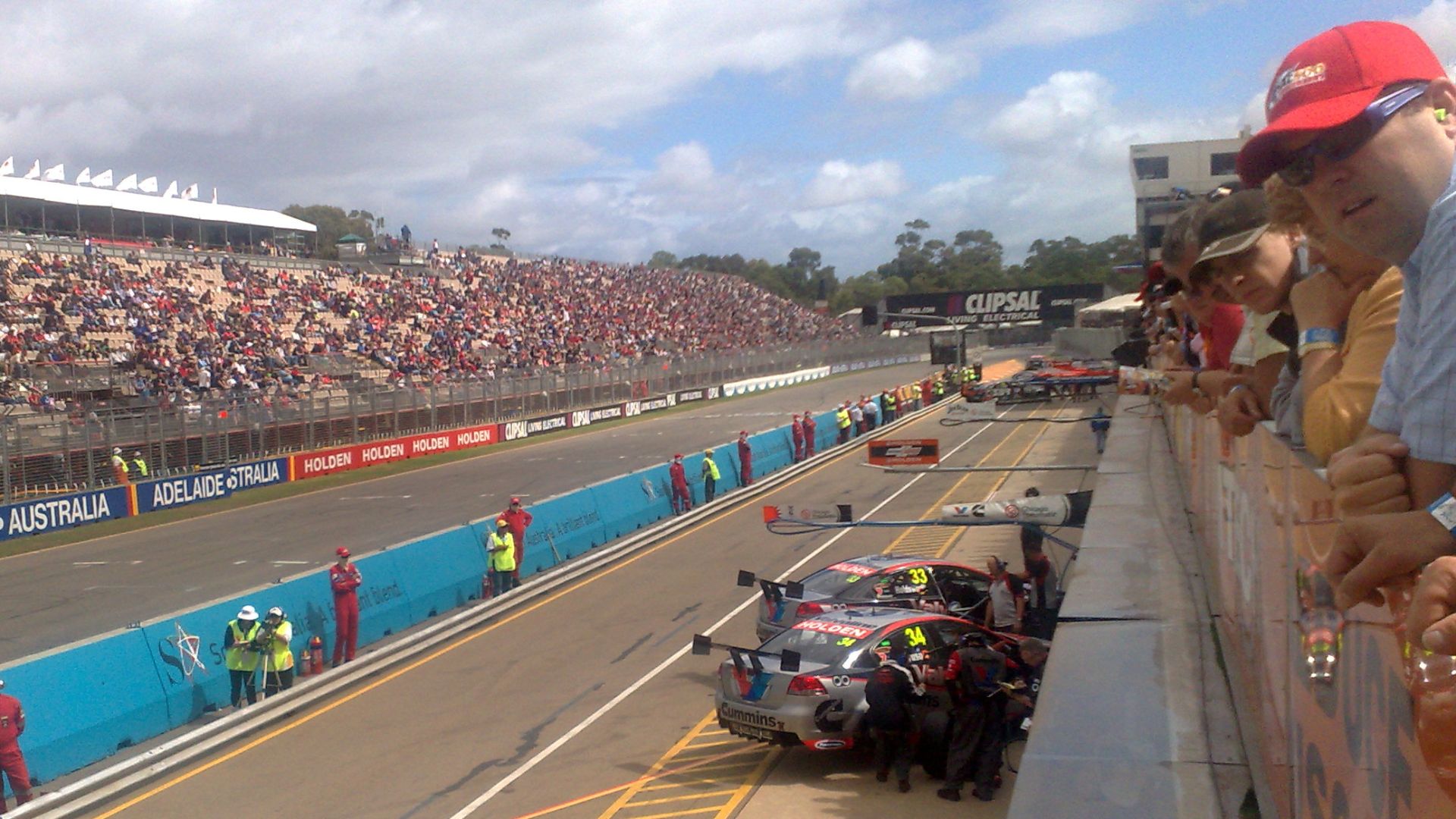 File:Clipsal 500 - main straight on friday 2008.jpg