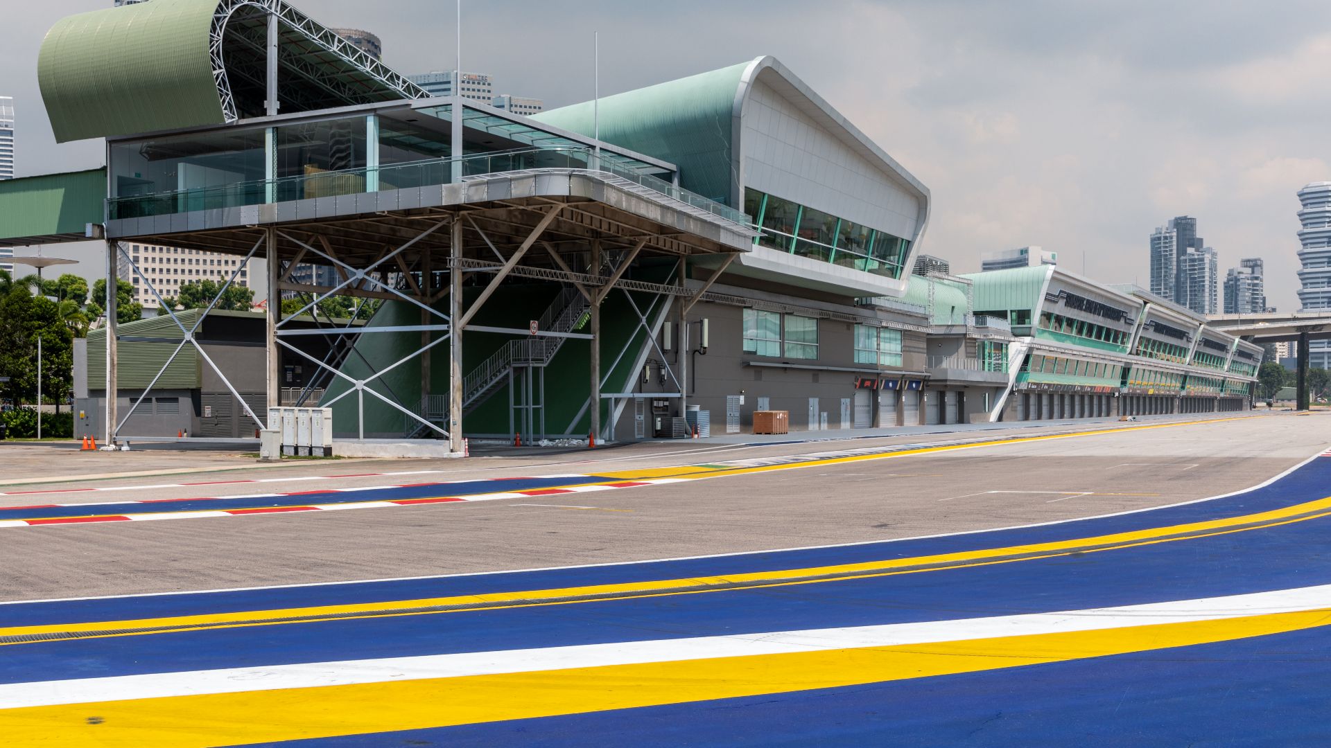 File:Singapore (SG), Marina Bay Street Circuit, F1 Pit Building -- 2019 -- 4478.jpg