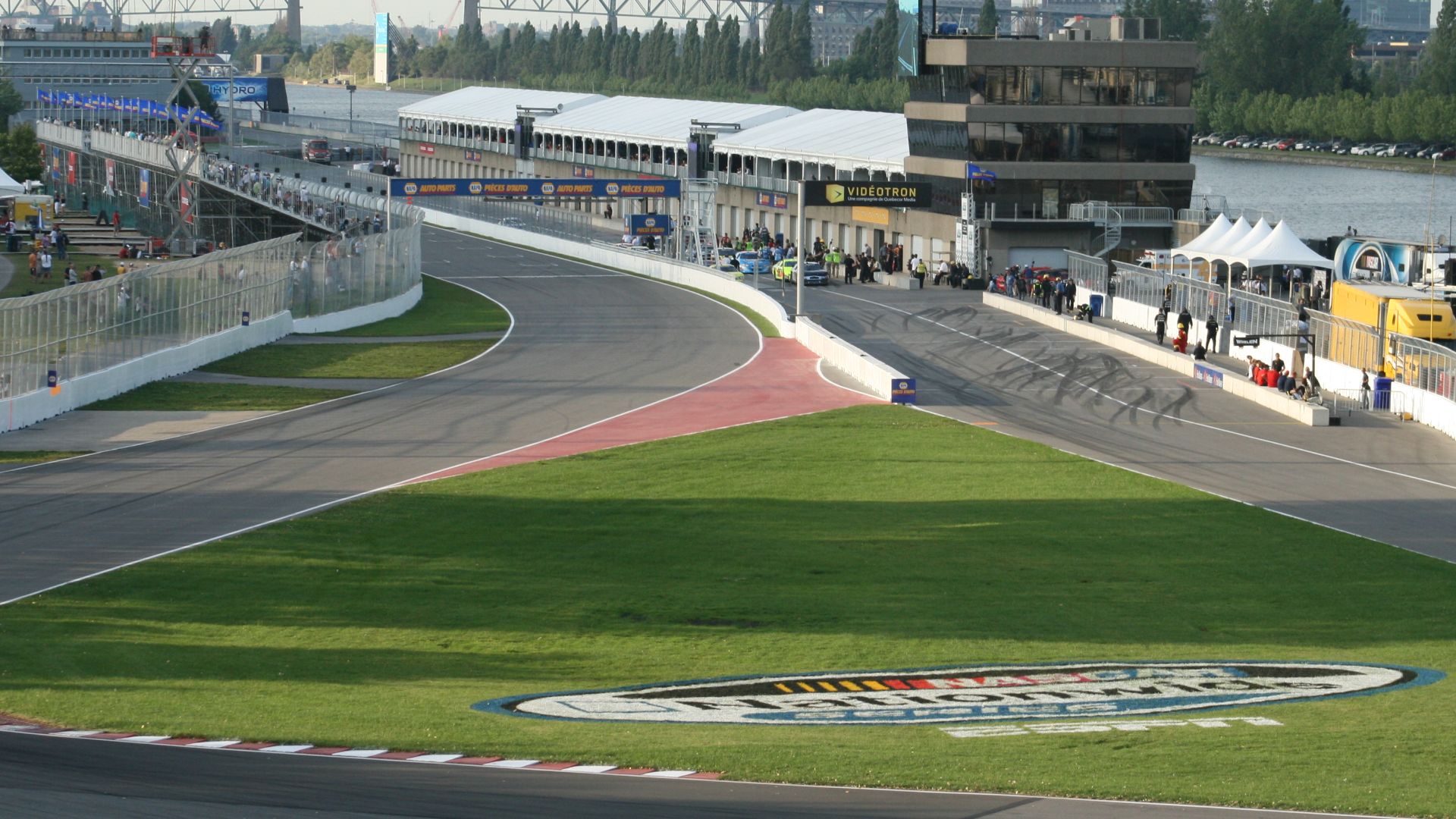 File:Circuit Gilles Villeneuve NAPA 200.JPG
