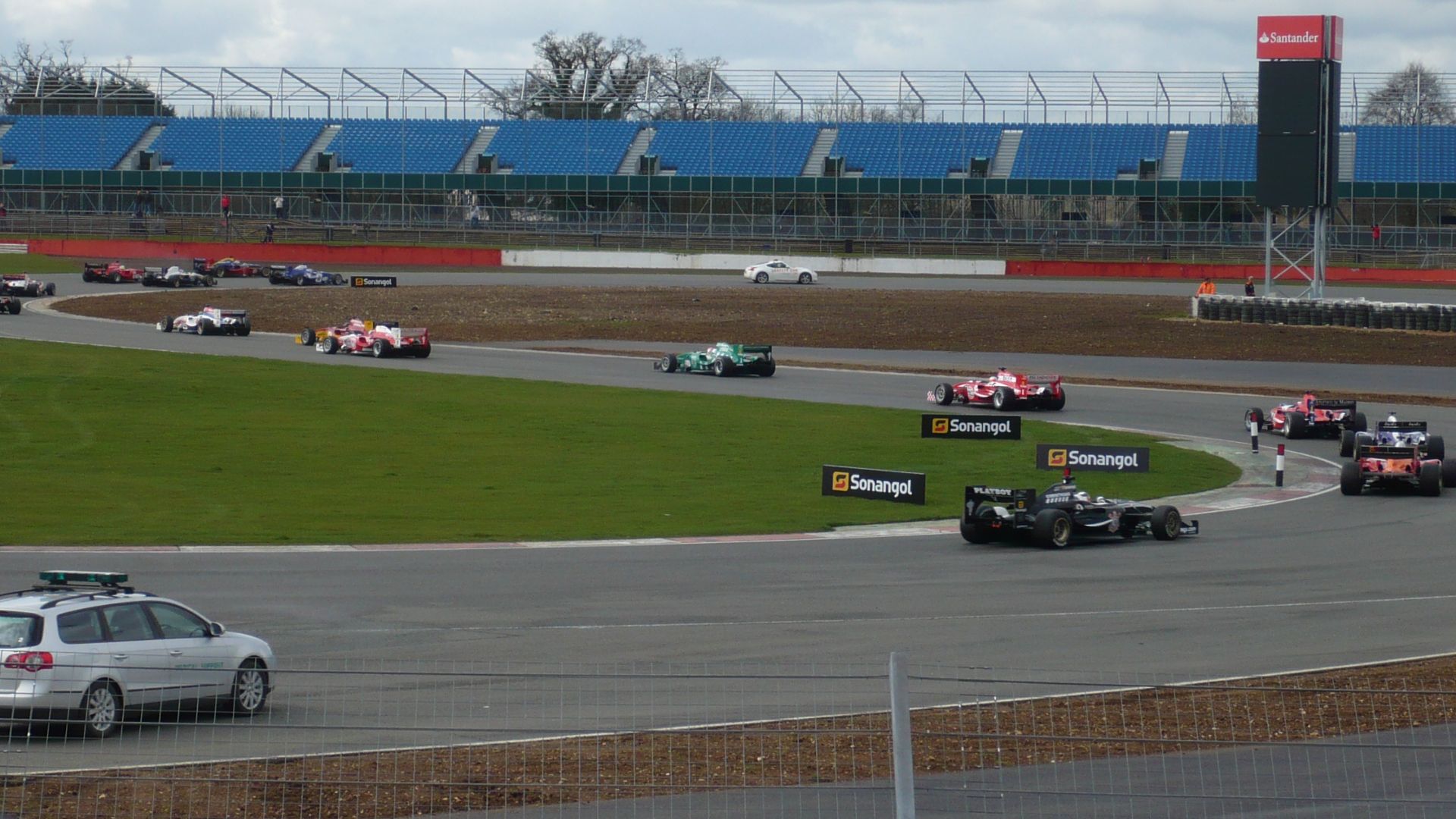 File:Silverstone 2010 - Race formation lap Superleague Formula.JPG
