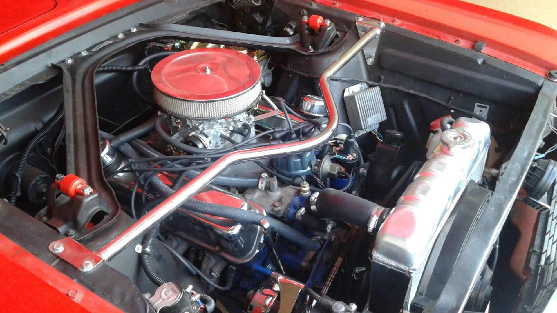 File:289 V8 engine in 65 Ford Mustang.jpg